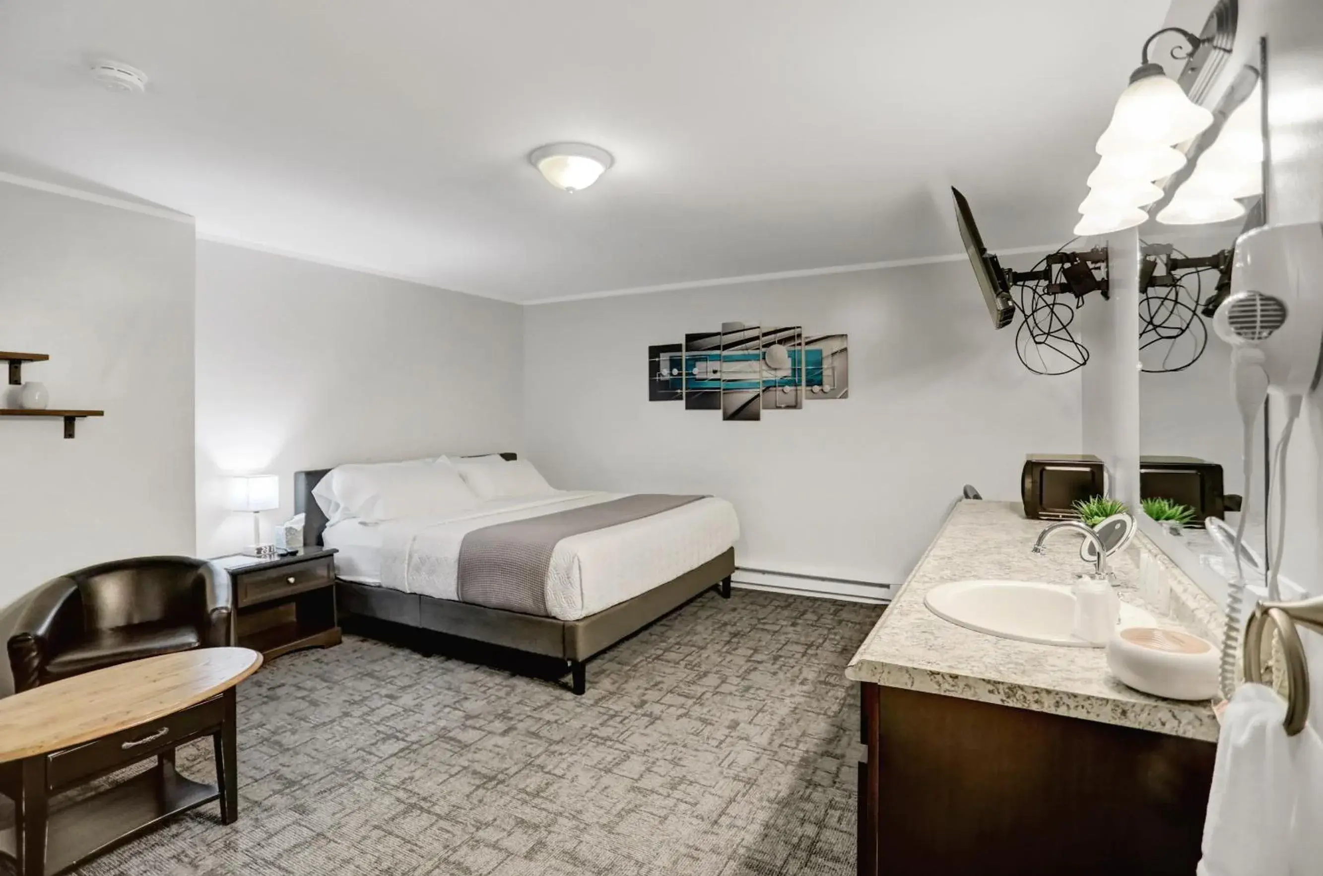 King Suite in Halifax Inn King Suite in Halifax Inn