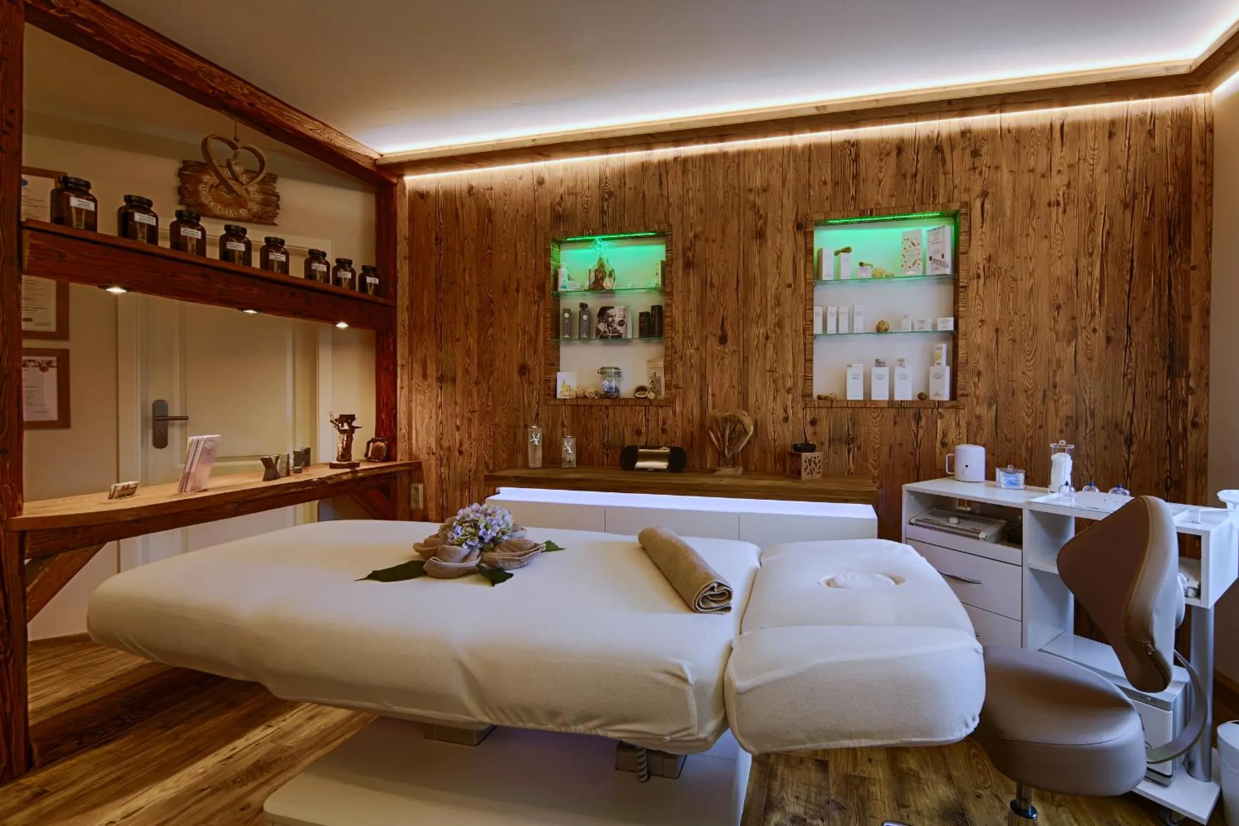 Massage, Bed in Naturhotel Gasthof Bärenfels