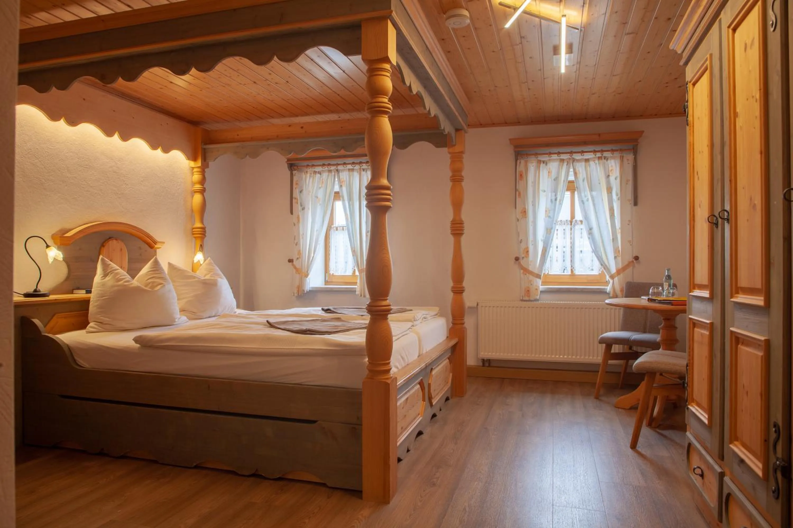 Photo of the whole room, Bed in Naturhotel Gasthof Bärenfels