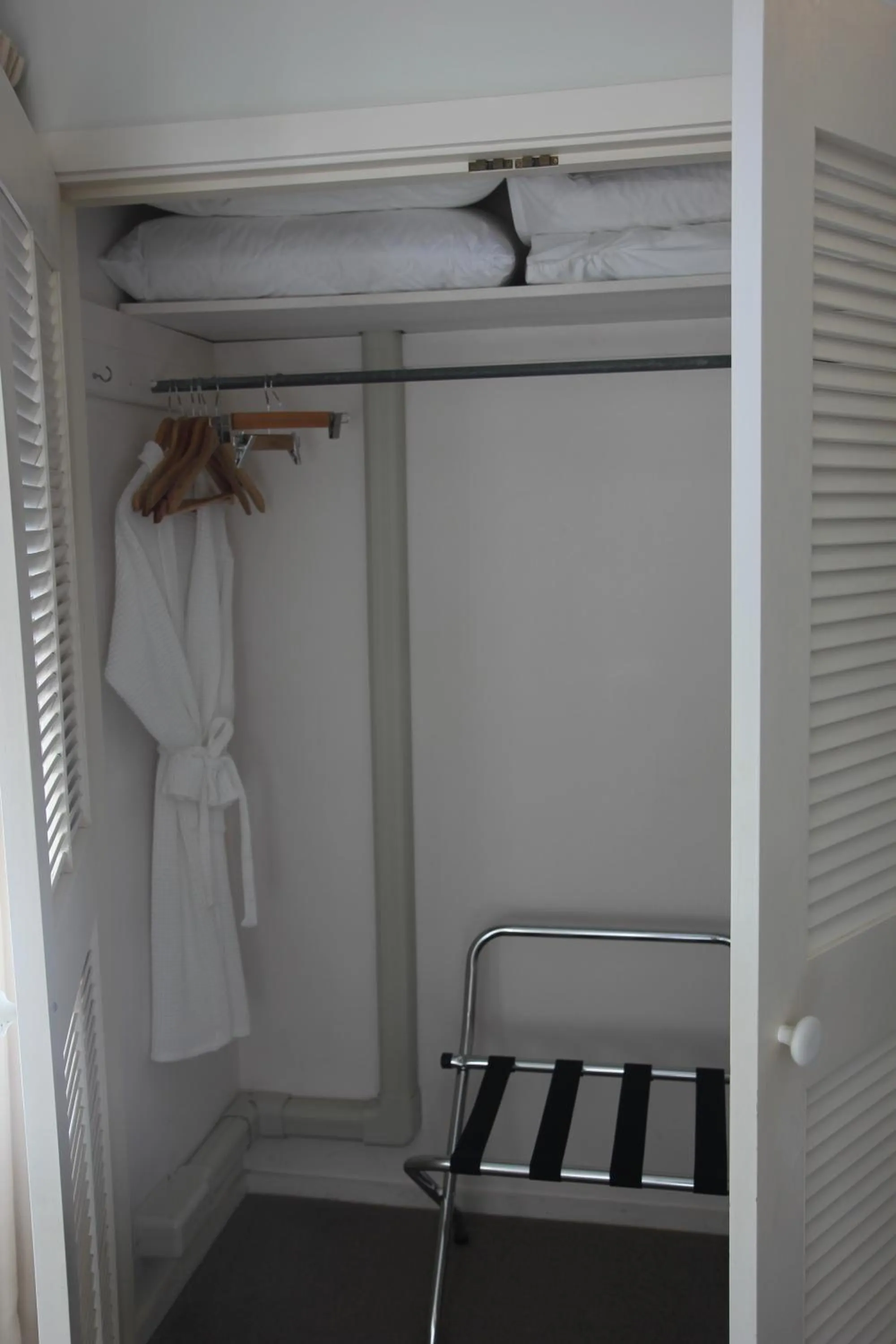 wardrobe, Bed in Magnolia House