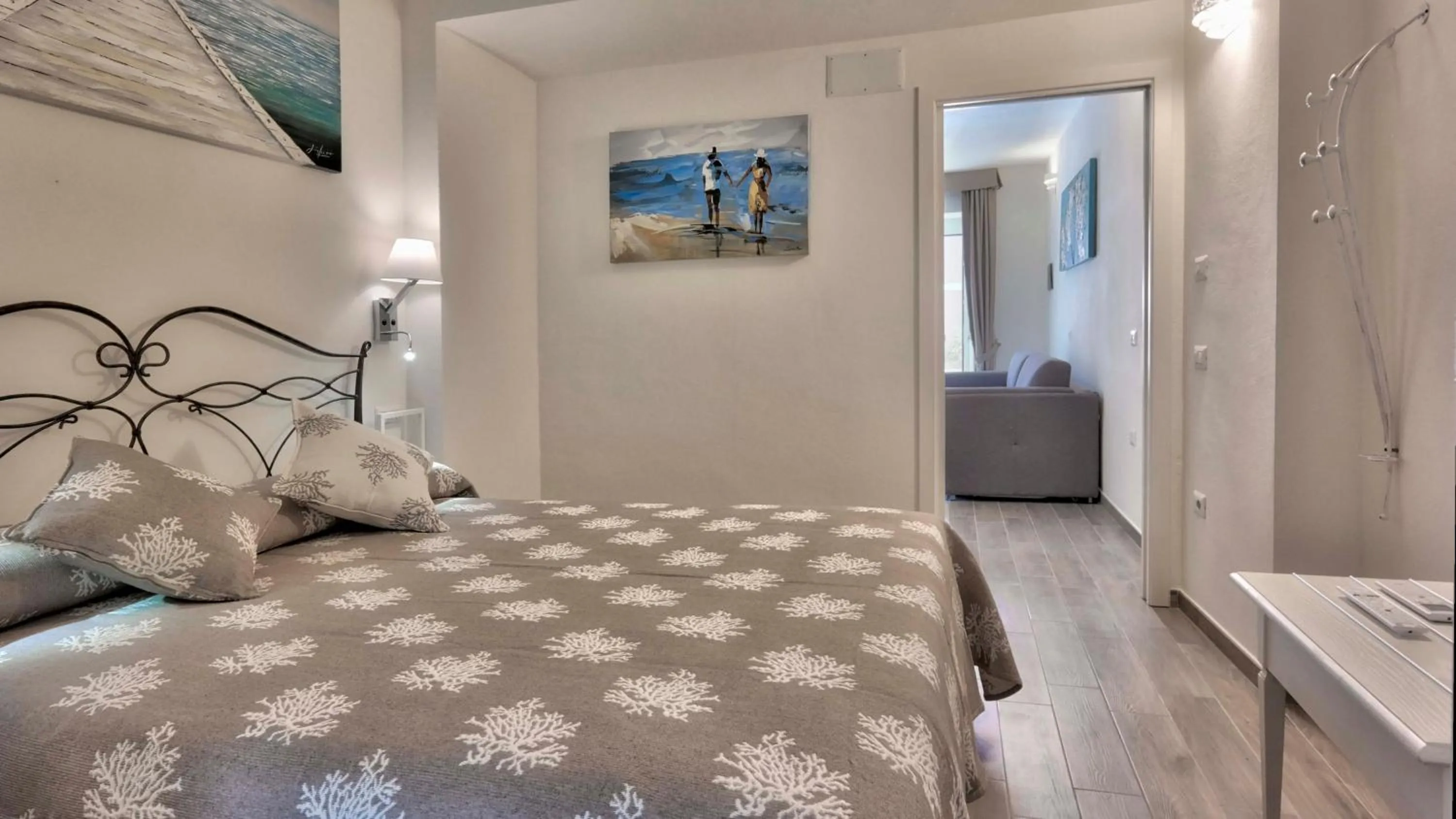 Bedroom, Bed in Smart Suite & Apartments