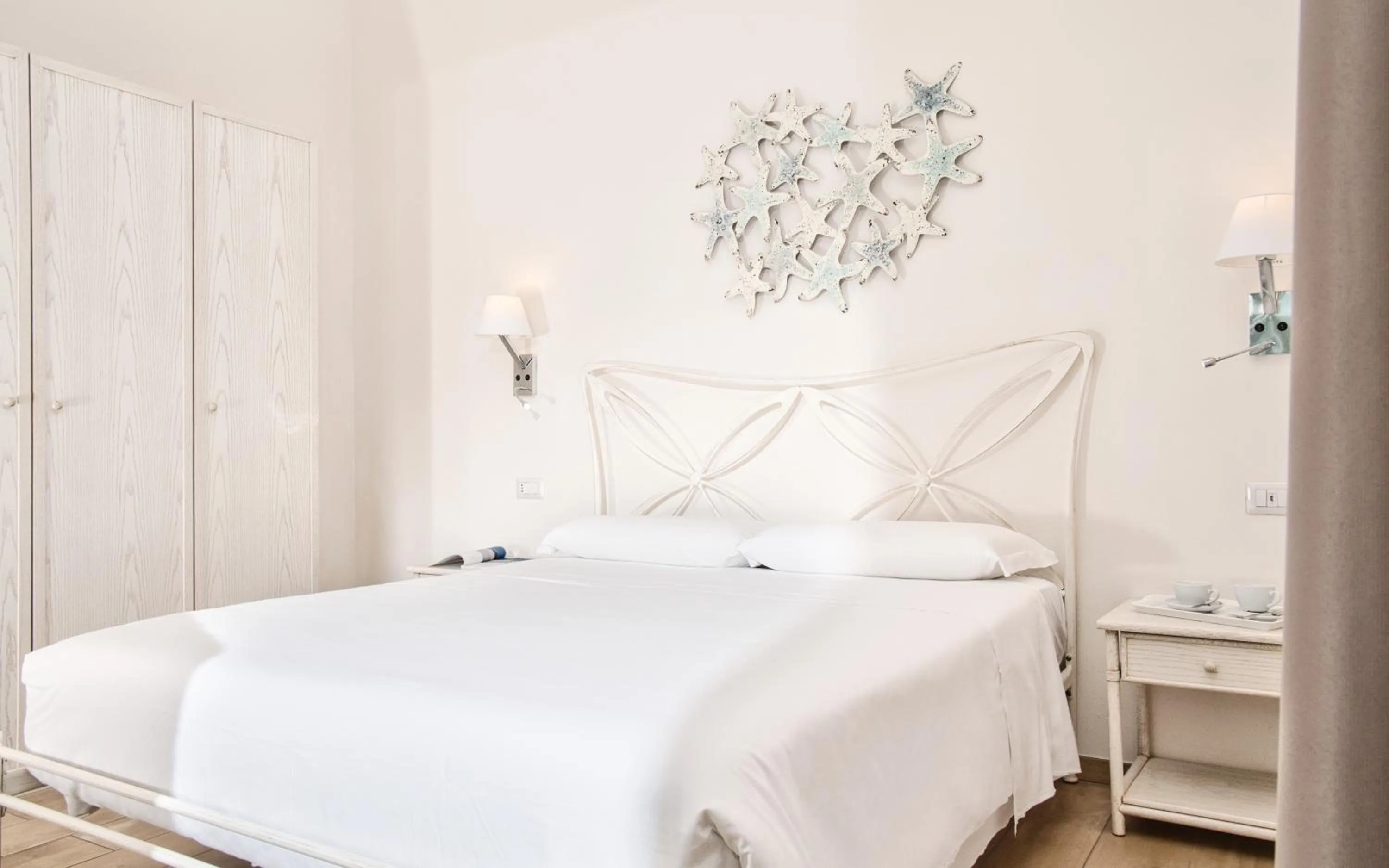 Bedroom, Bed in Smart Suite & Apartments