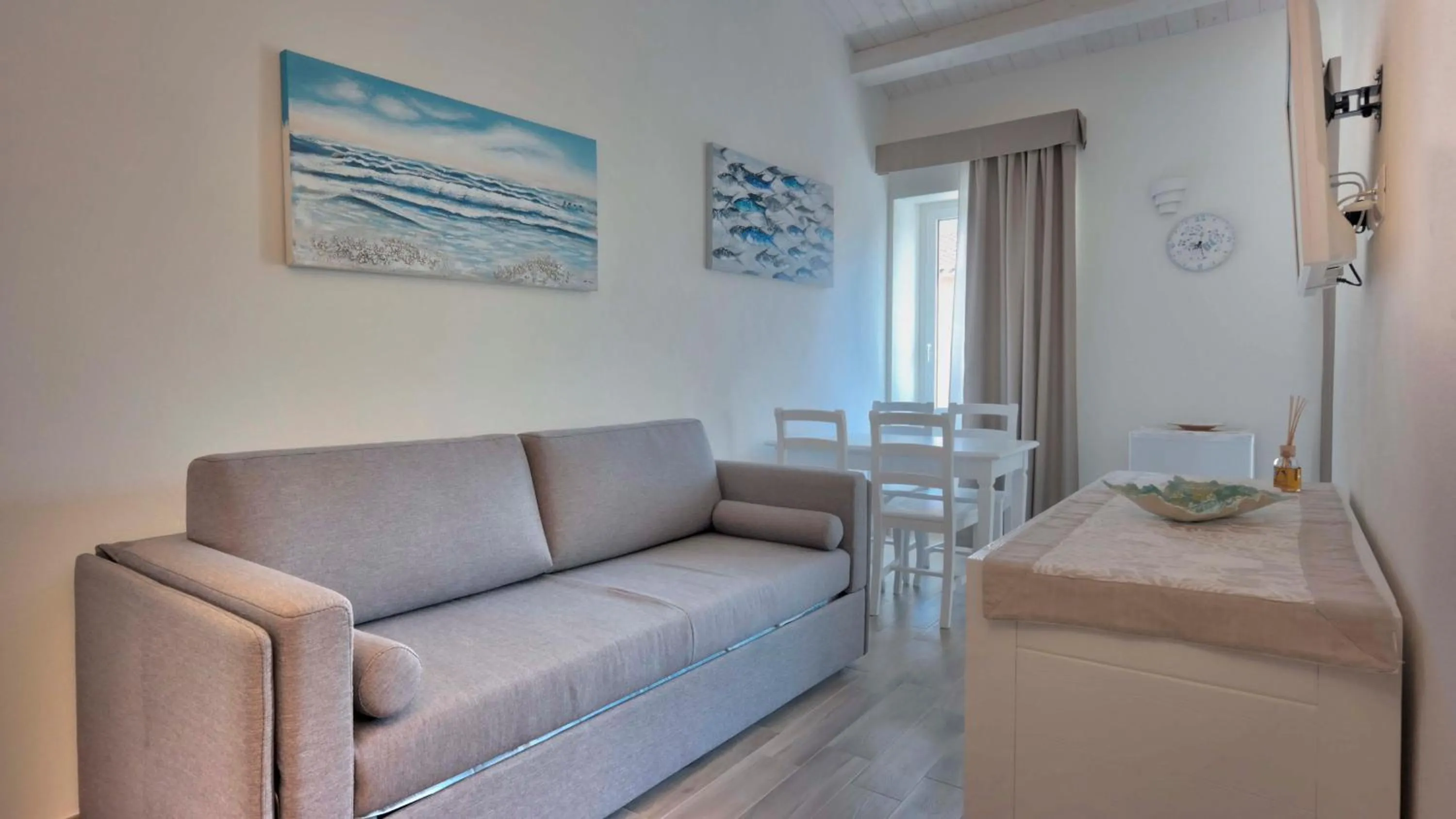 Dining area in Smart Suite & Apartments