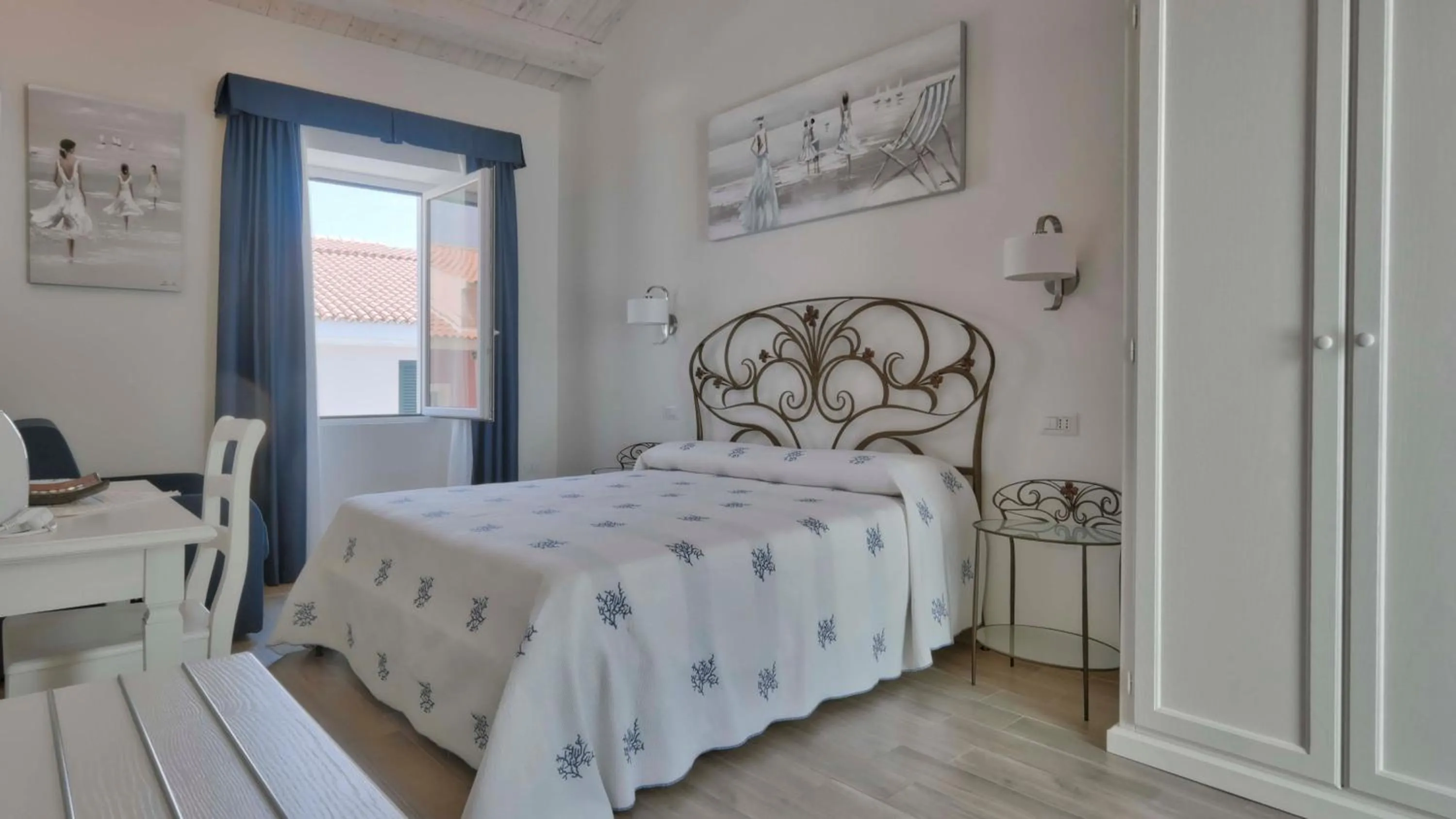 Bedroom, Bed in Smart Suite & Apartments