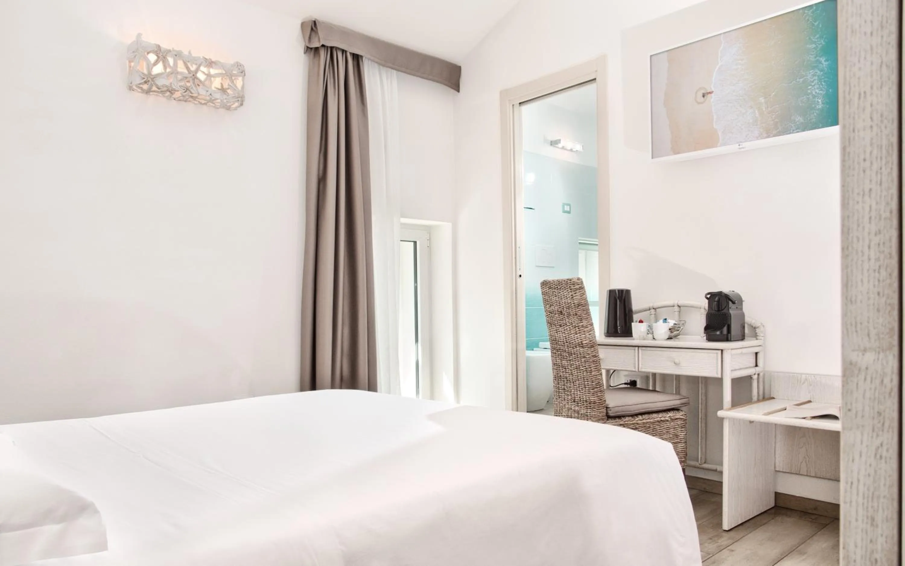 TV and multimedia, Bed in Smart Suite & Apartments