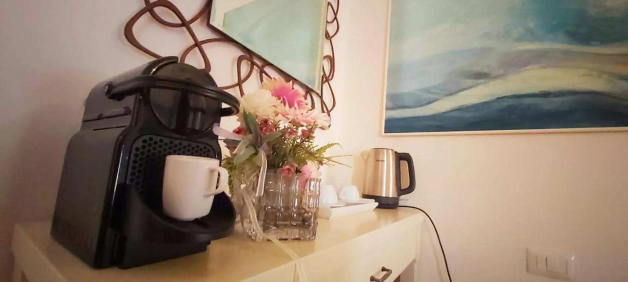 Coffee/tea facilities in Smart Suite & Apartments