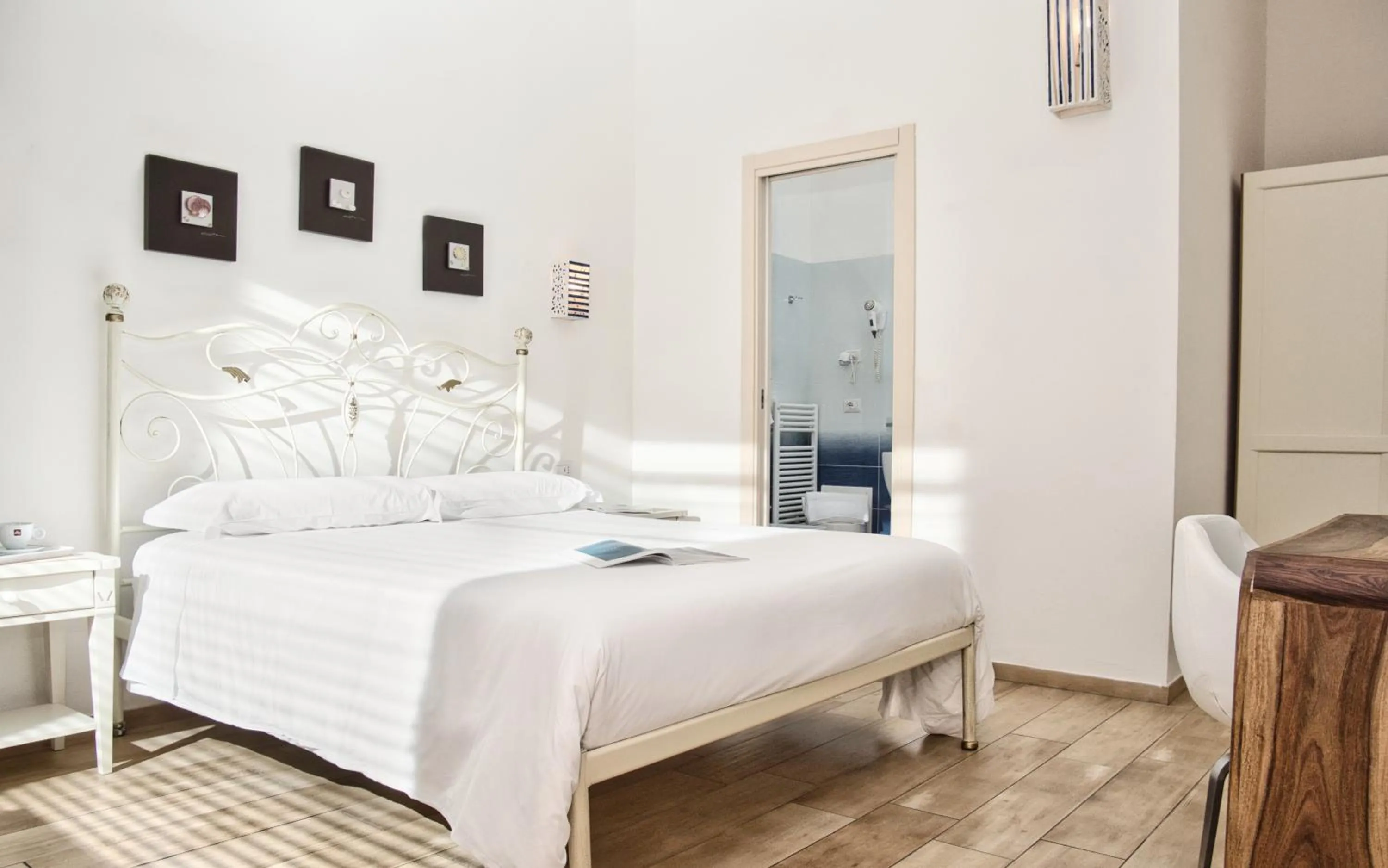 Bedroom, Bed in Smart Suite & Apartments