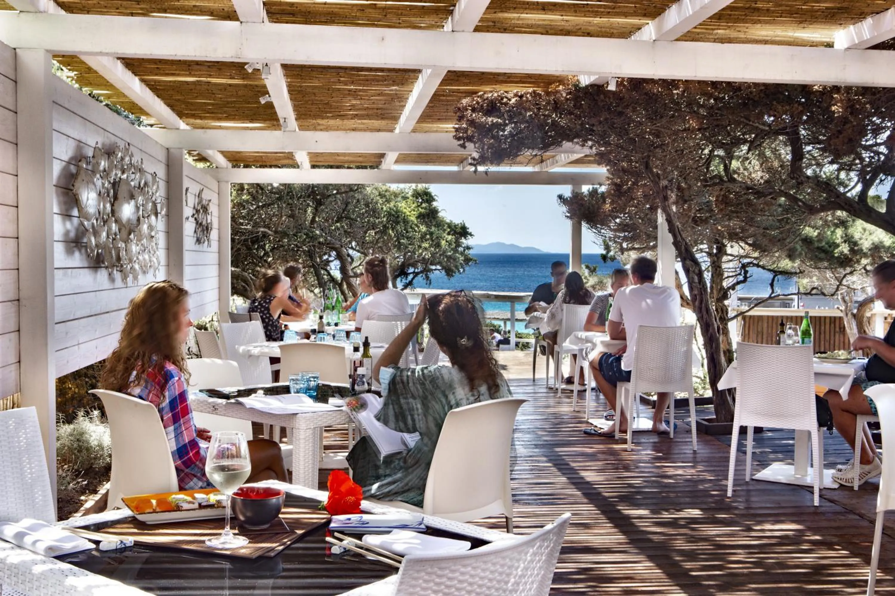 Restaurant/places to eat in Smart Suite & Apartments