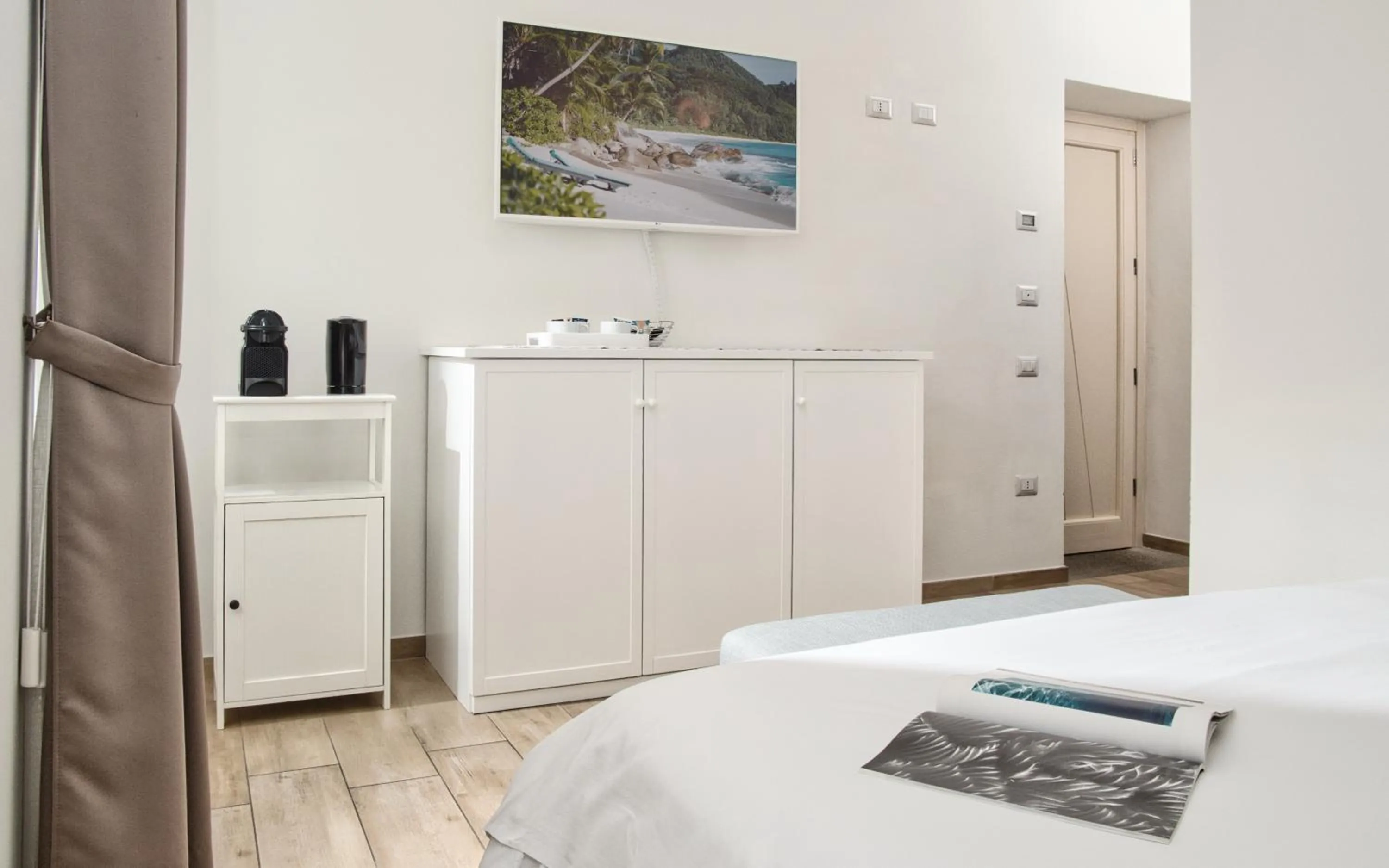 TV and multimedia, Bed in Smart Suite & Apartments