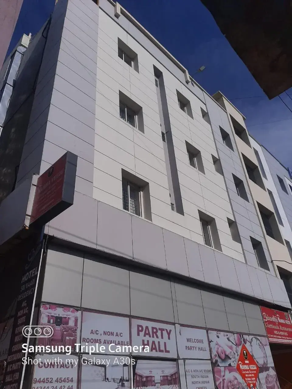 Property building in HOTEL SRI VAARI RESIDENCY Property building in HOTEL SRI VAARI RESIDENCY
