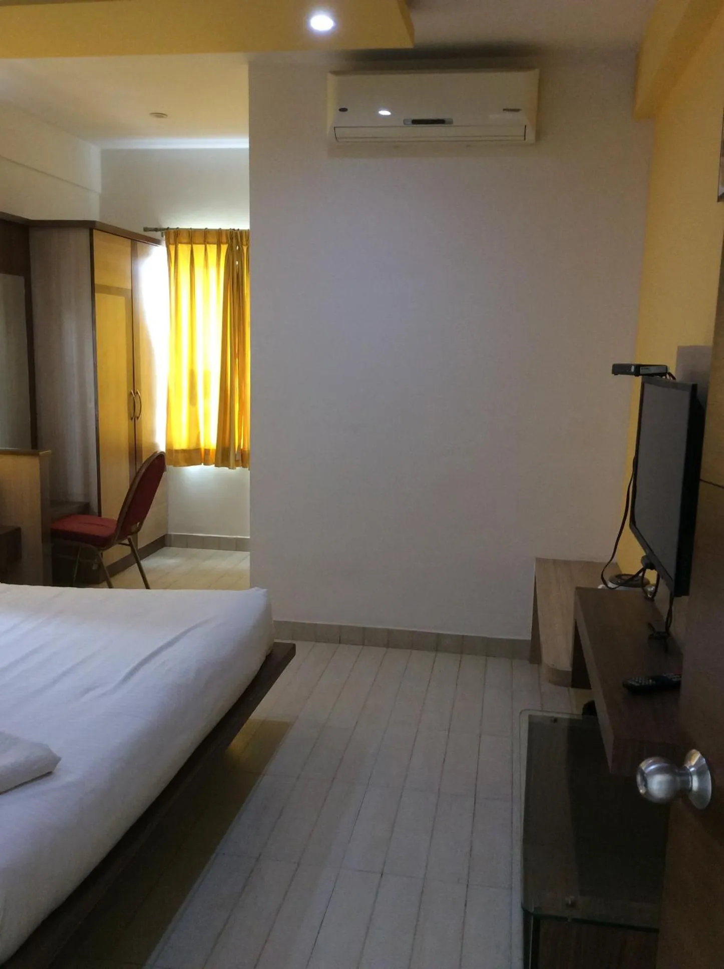 Bed in HOTEL SRI VAARI RESIDENCY