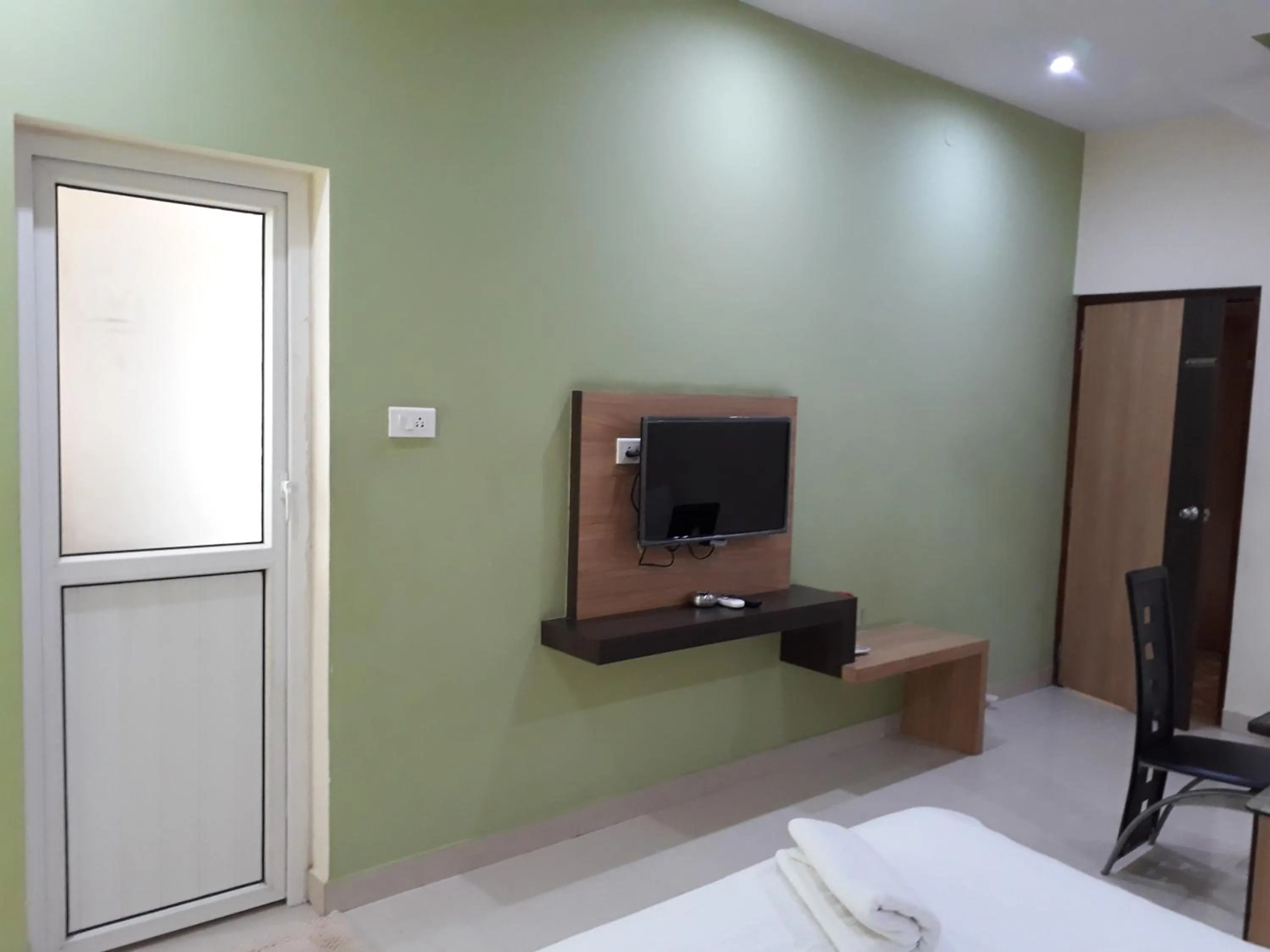 TV and multimedia, Bed in HOTEL SRI VAARI RESIDENCY