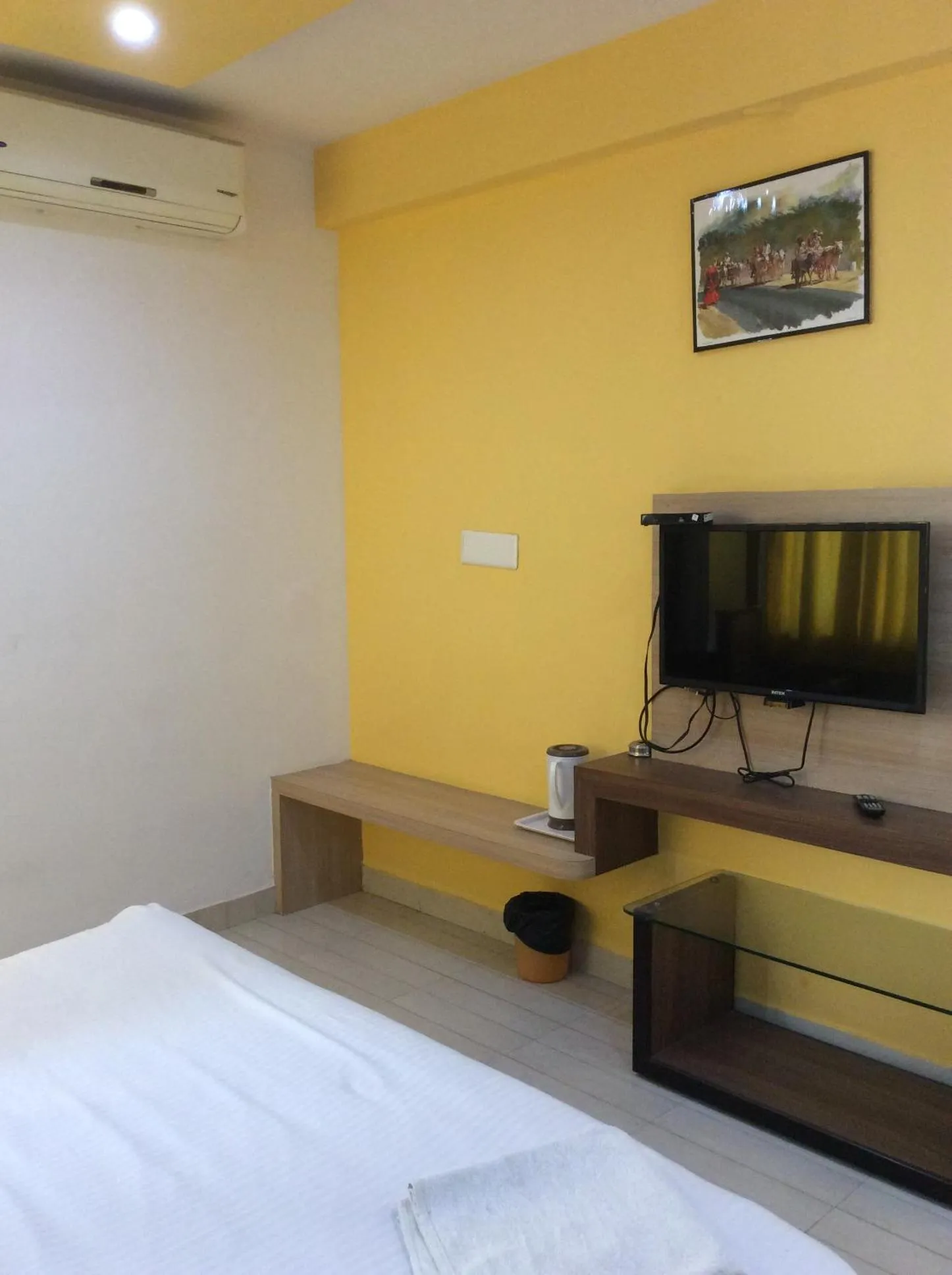 TV and multimedia, Bed in HOTEL SRI VAARI RESIDENCY
