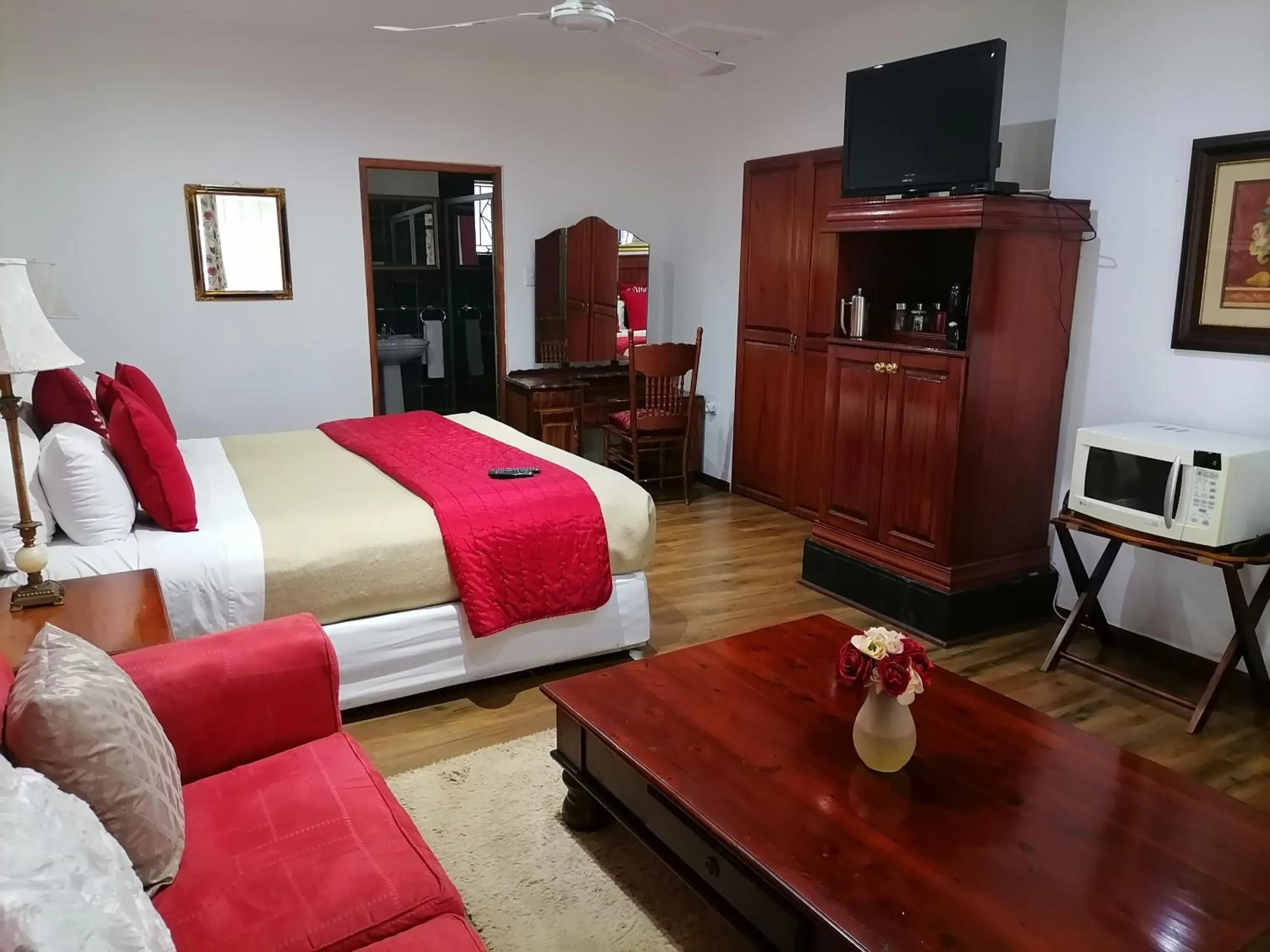 Bed in Lydenburg Manor Guest House
