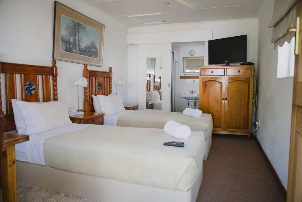 Bedroom, Bed in Lydenburg Manor Guest House