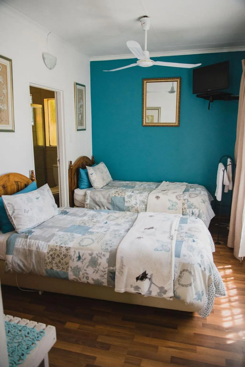 Bedroom, Bed in Lydenburg Manor Guest House