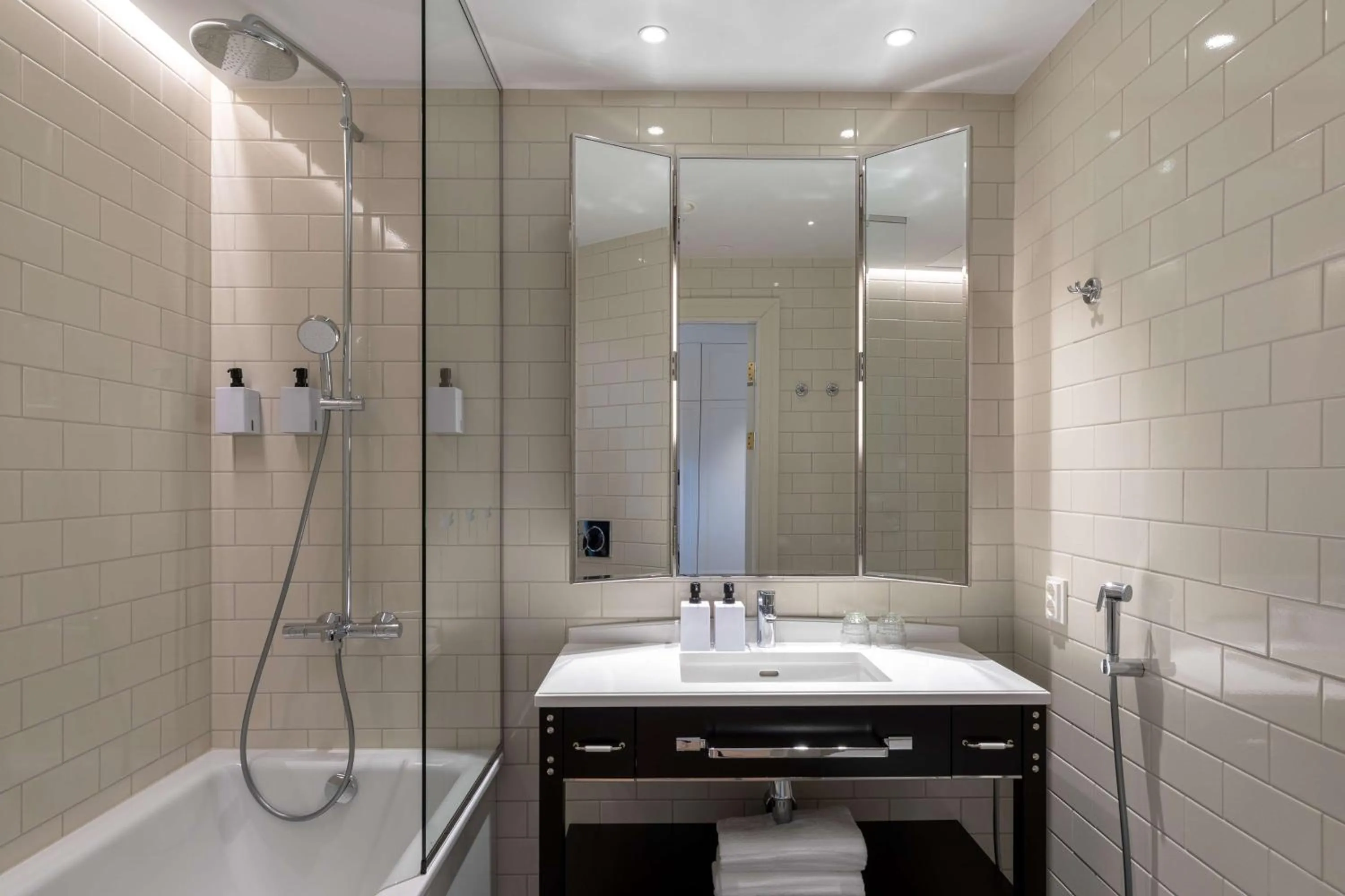 Shower in Scandic Grand Central Helsinki