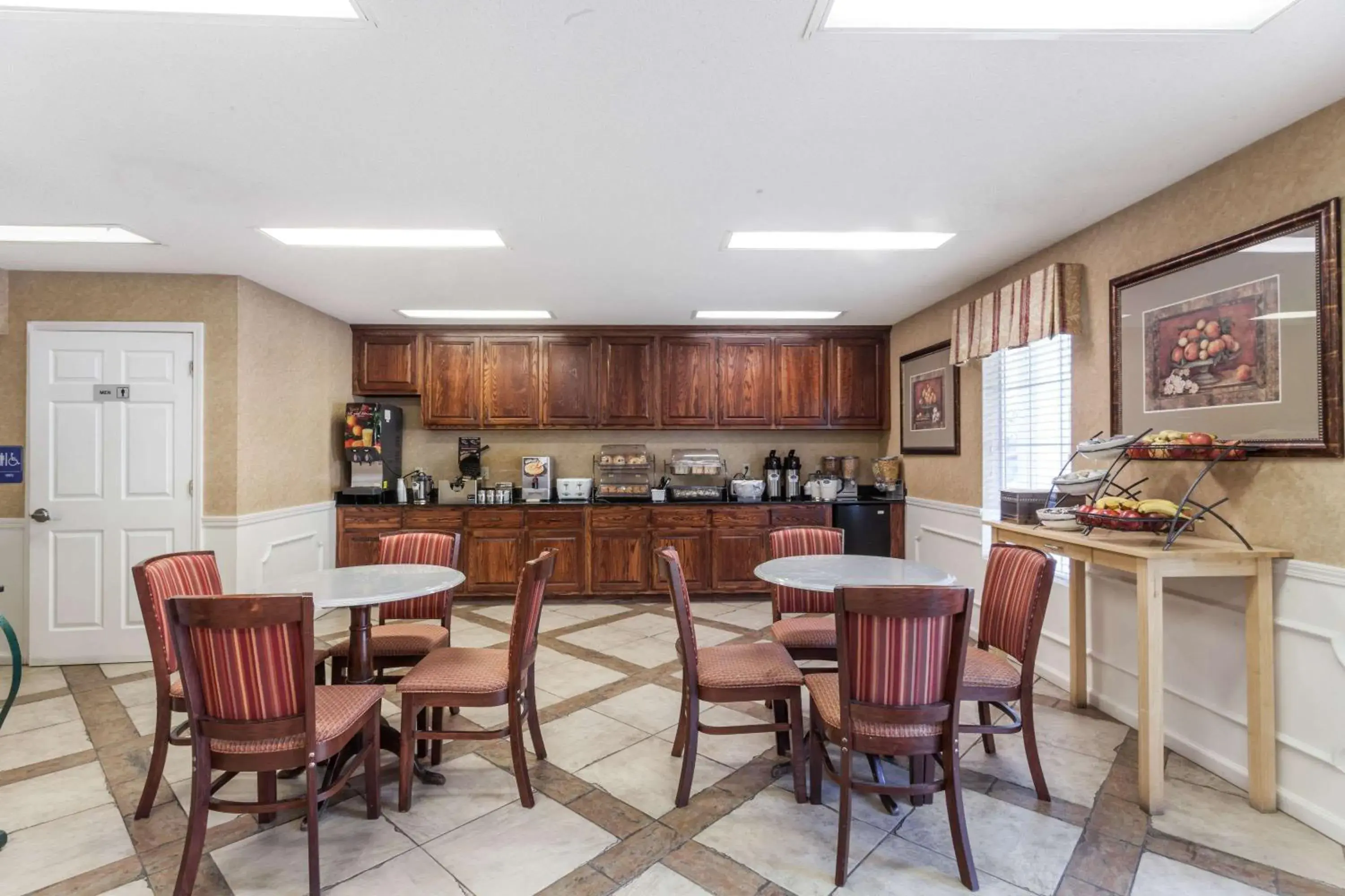 Restaurant/places to eat in Baymont by Wyndham Hickory Restaurant/places to eat in Baymont by Wyndham Hickory