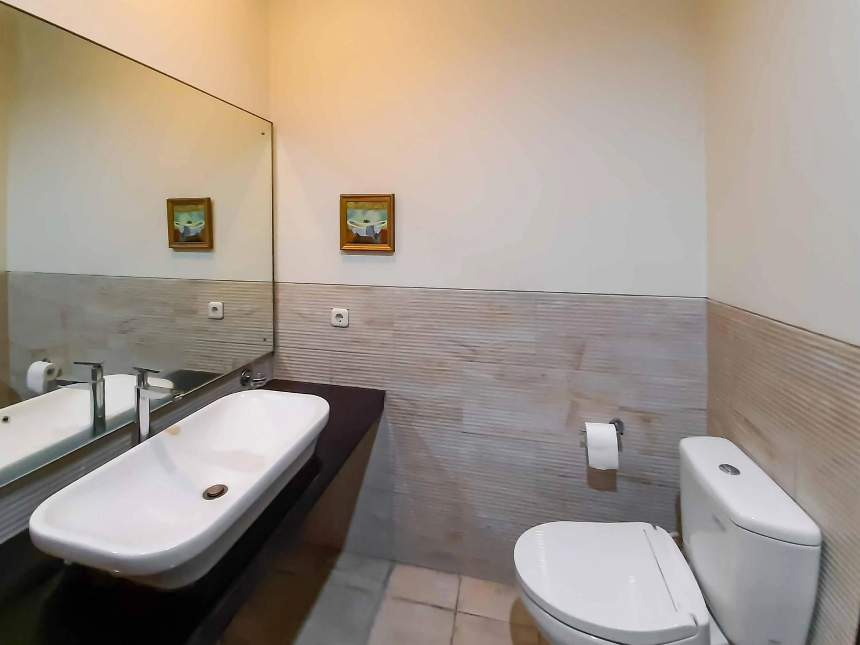 Bathroom in Bangka Suite Mitra RedDoorz