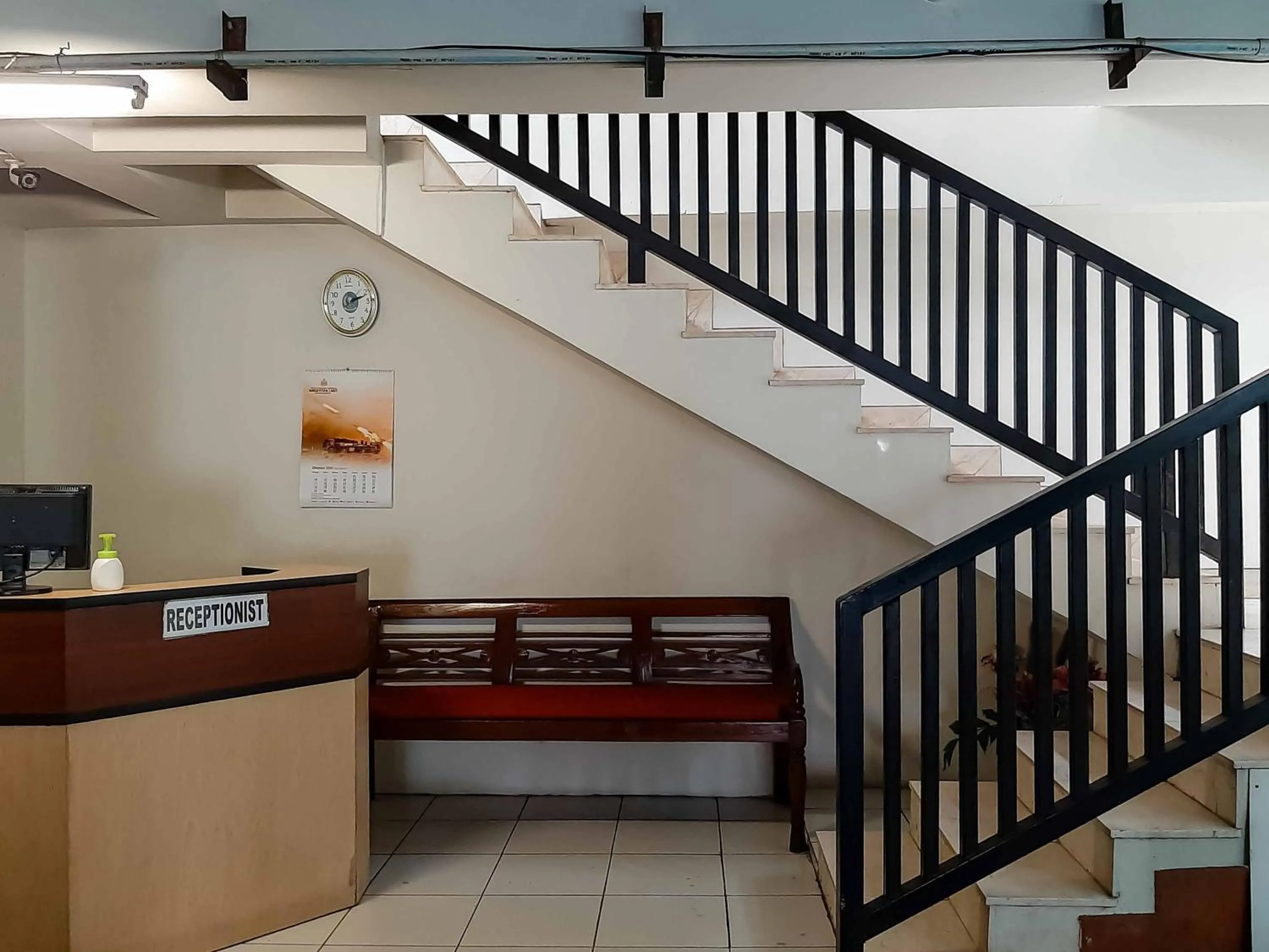 Lobby or reception in Bangka Suite Mitra RedDoorz