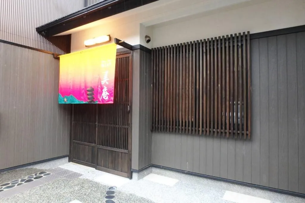Facade/entrance in Bi-an