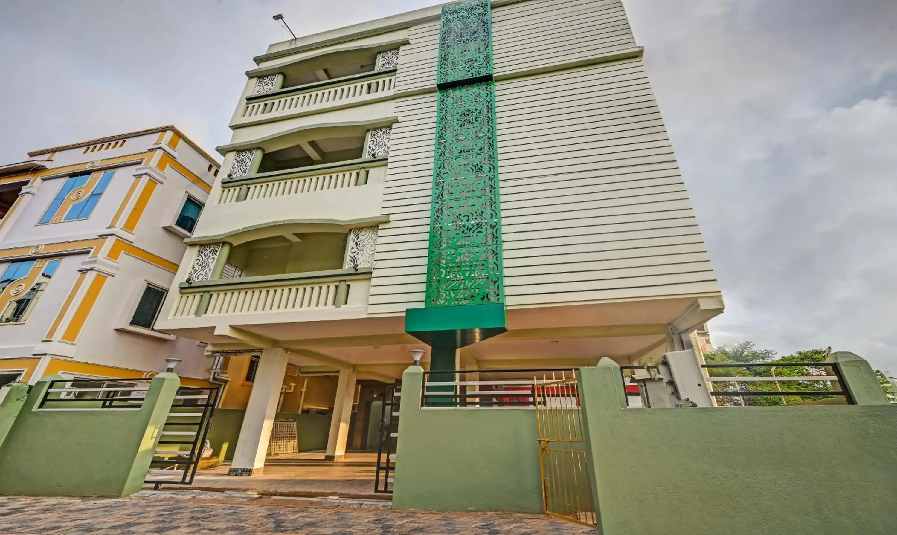 Property building in Treebo The Bollywood Property building in Treebo The Bollywood