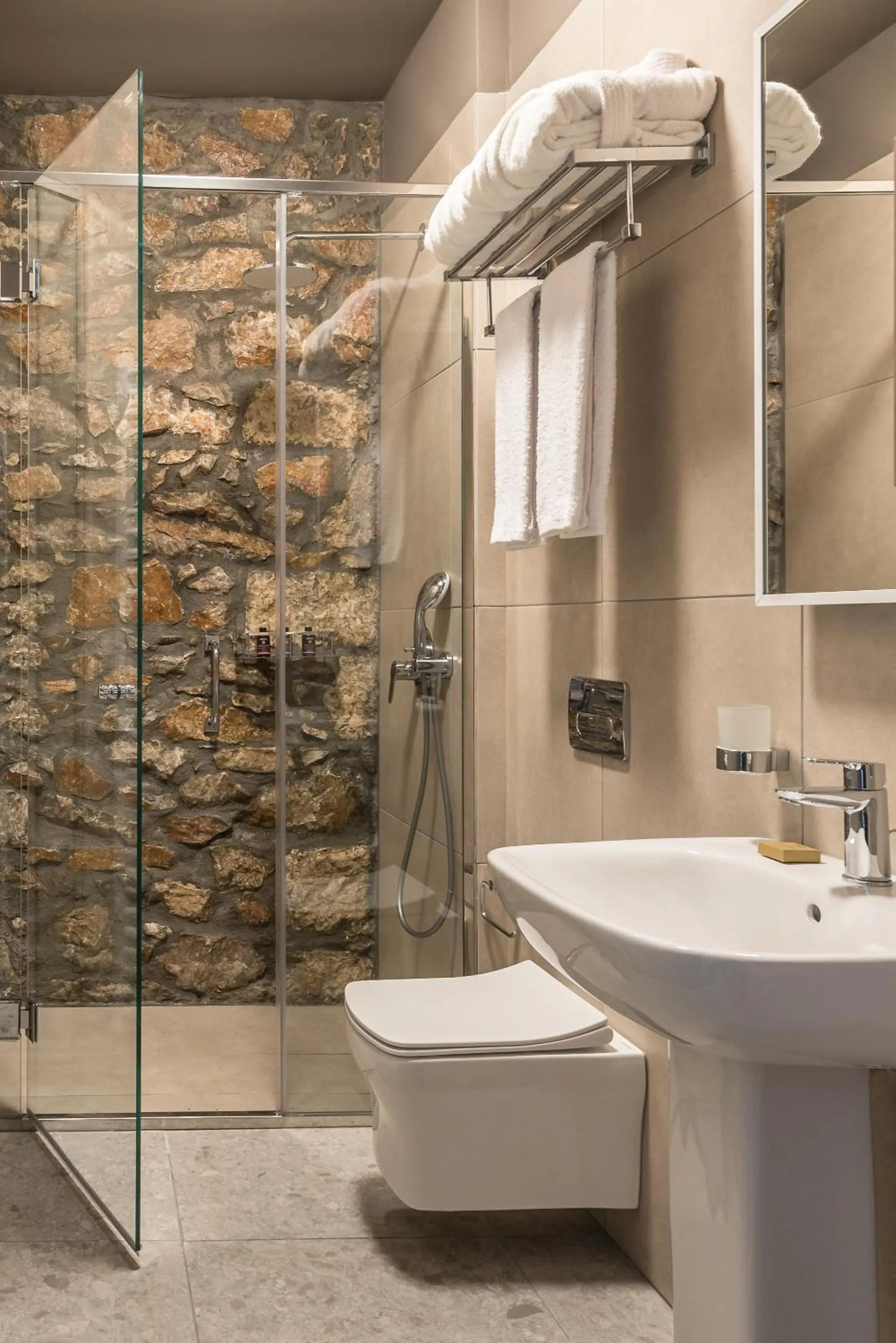 Shower in Cohort Koukaki