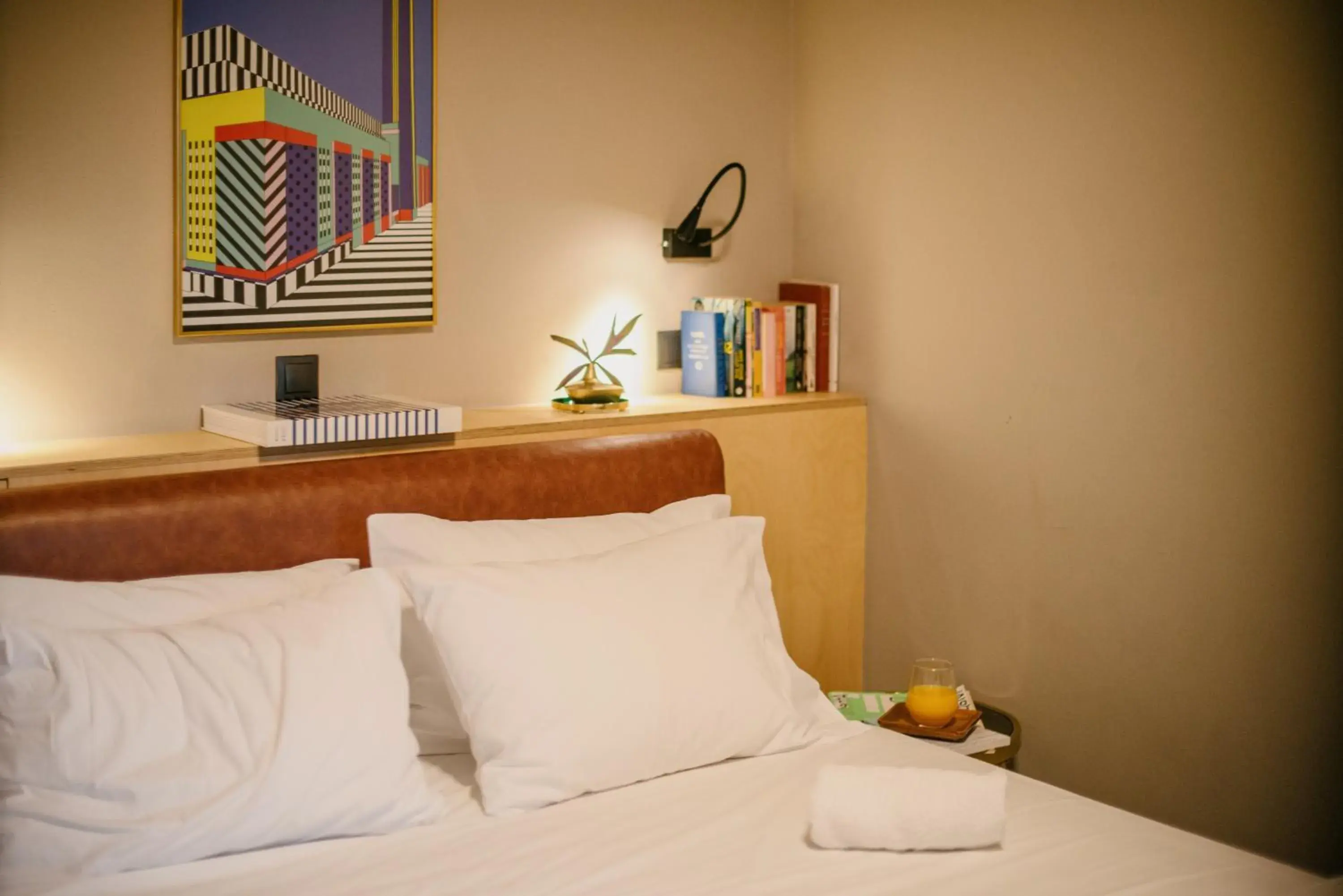 Bed in Cohort Koukaki Bed in Cohort Koukaki