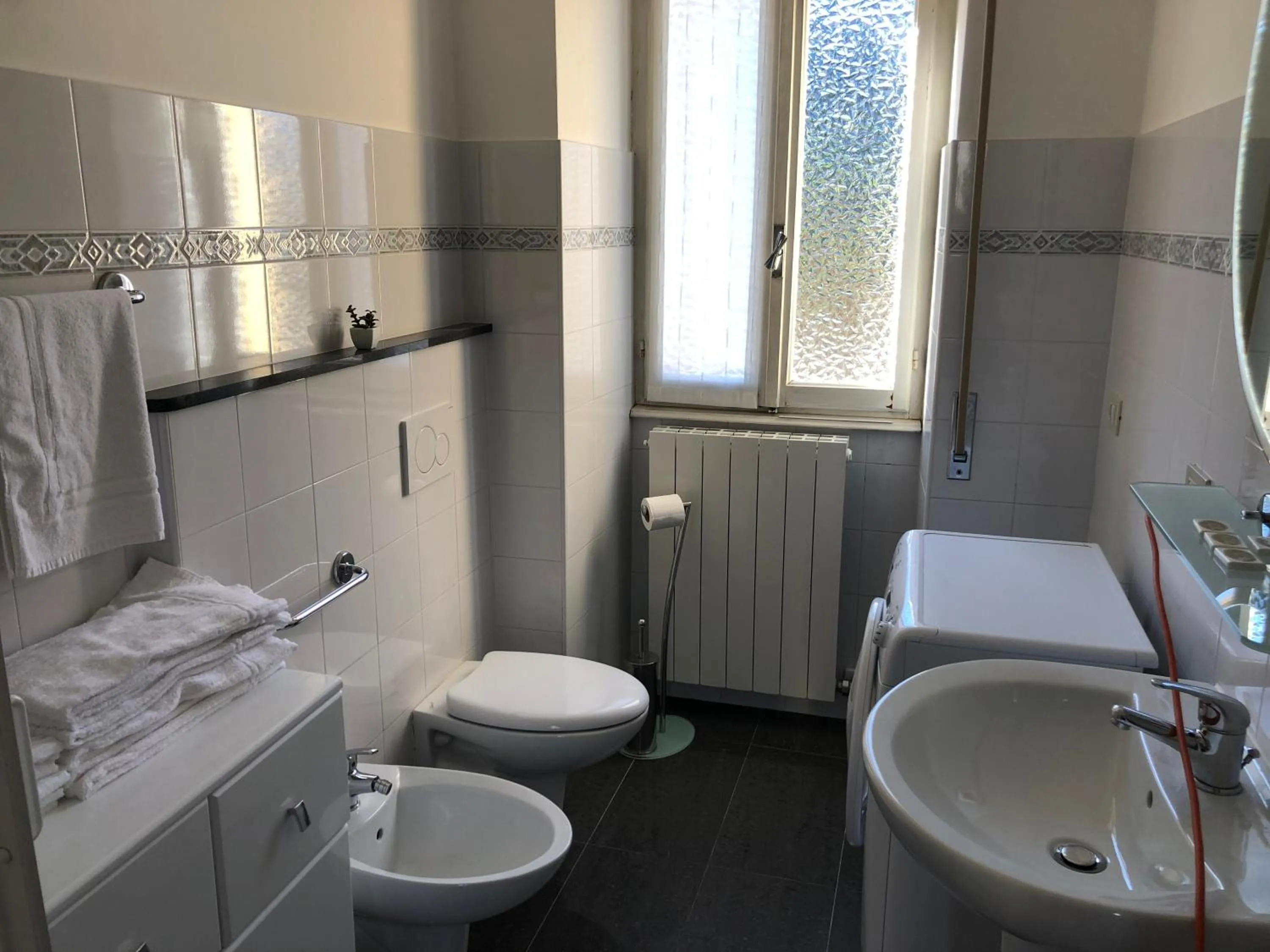 Toilet in Suites And Chalets Laghi & Monti