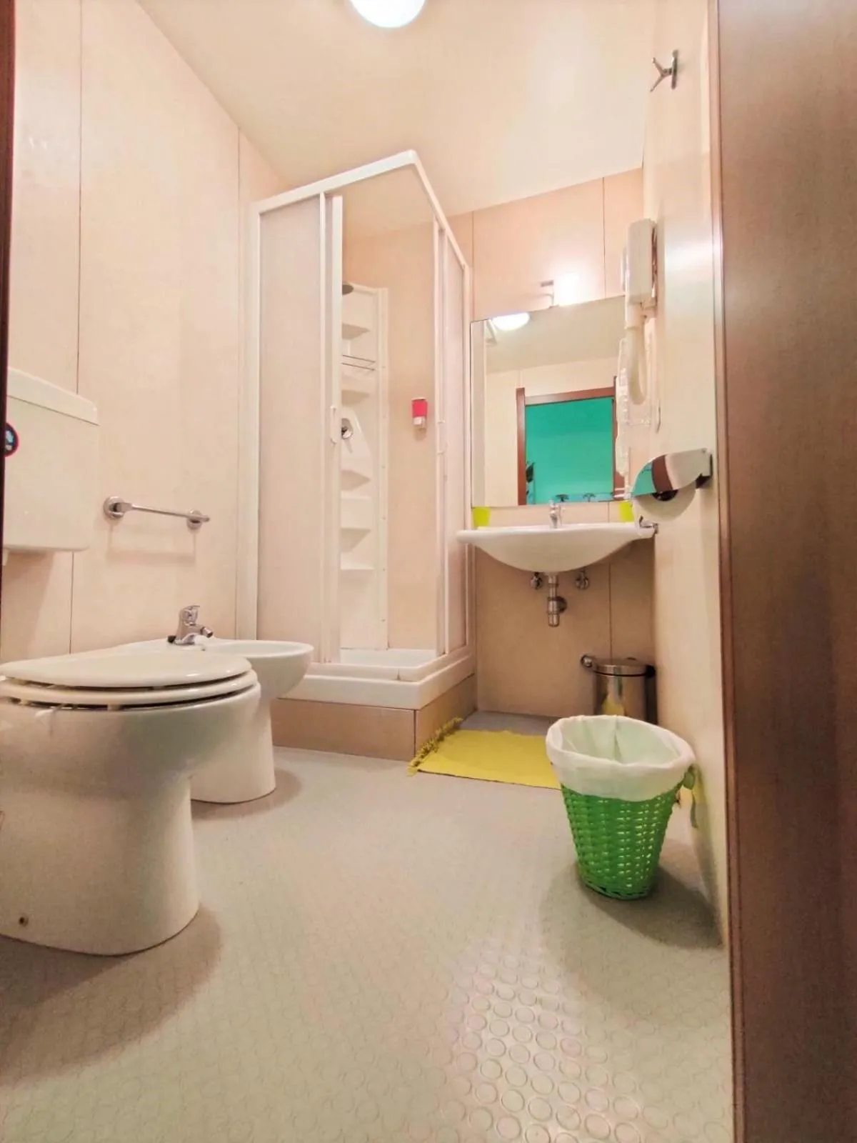 Shower in Hotel Serenella