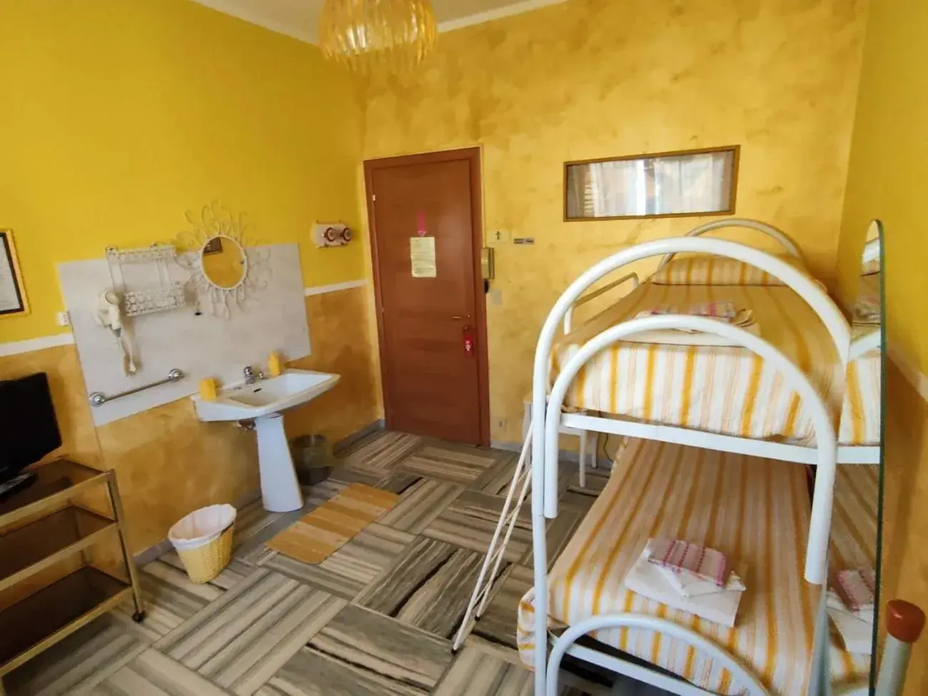 Twin Room with External Bathroom - single occupancy in Hotel Serenella Twin Room with External Bathroom - single occupancy in Hotel Serenella