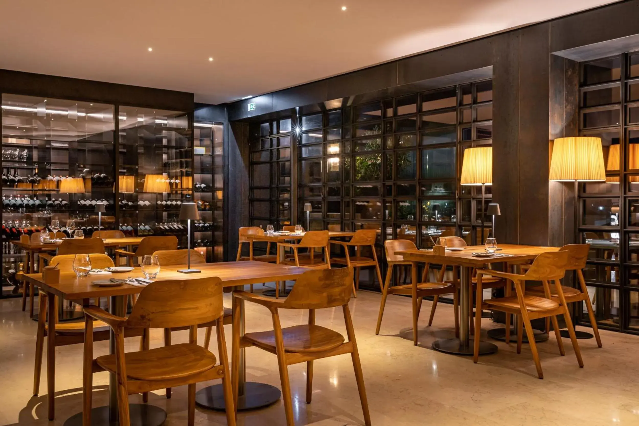 Restaurant/places to eat in 3HB Faro Restaurant/places to eat in 3HB Faro