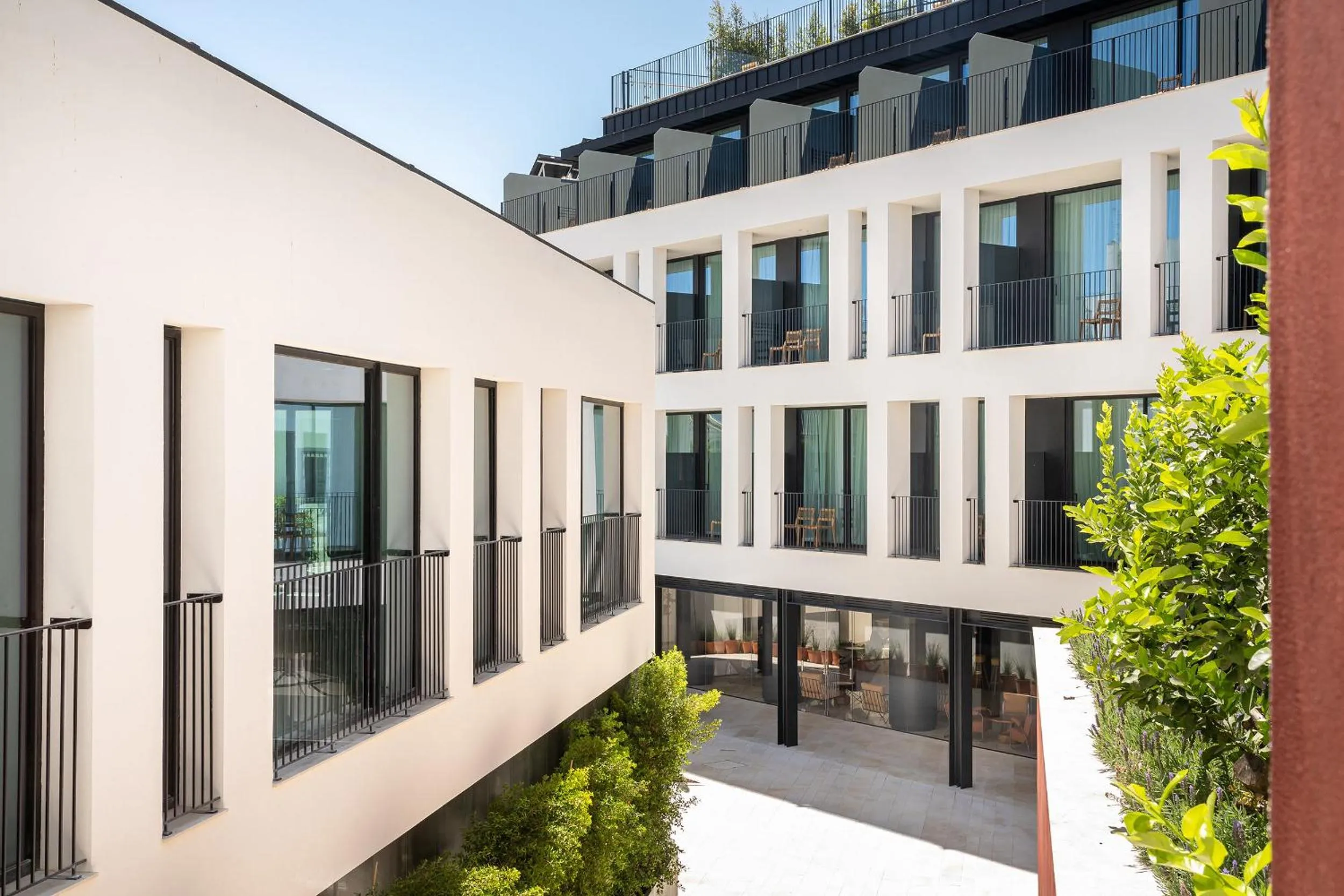 Facade/entrance in 3HB Faro