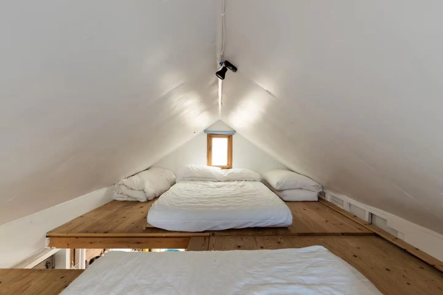 Property building, Bed in Stargazing Beach Hut on Mudeford Sandbank with wake up sea views
