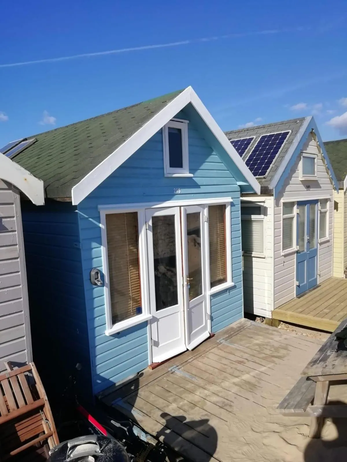 Stargazing Beach Hut on Mudeford Sandbank with wake up sea views