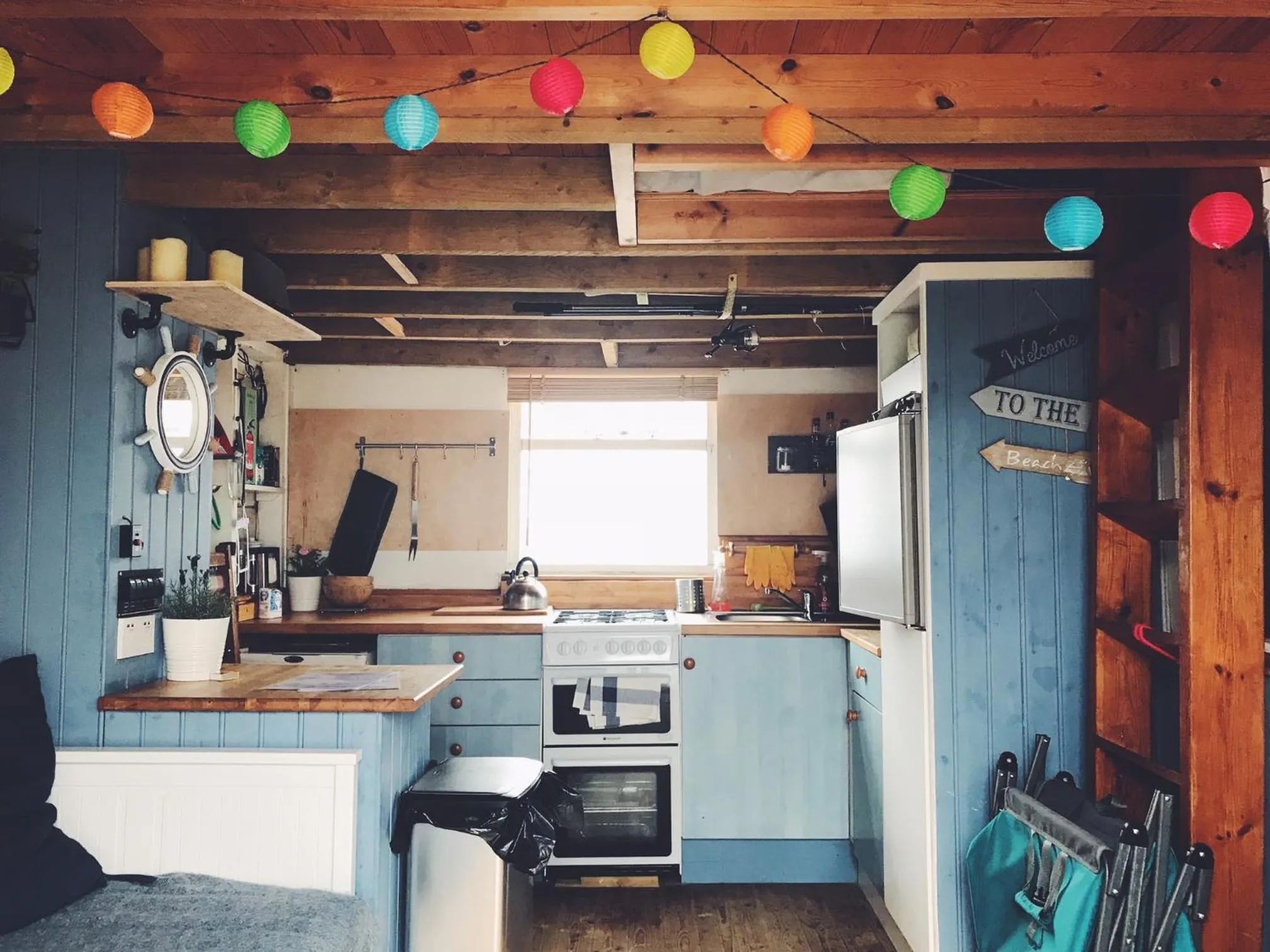 Kitchen or kitchenette in Stargazing Beach Hut on Mudeford Sandbank with wake up sea views