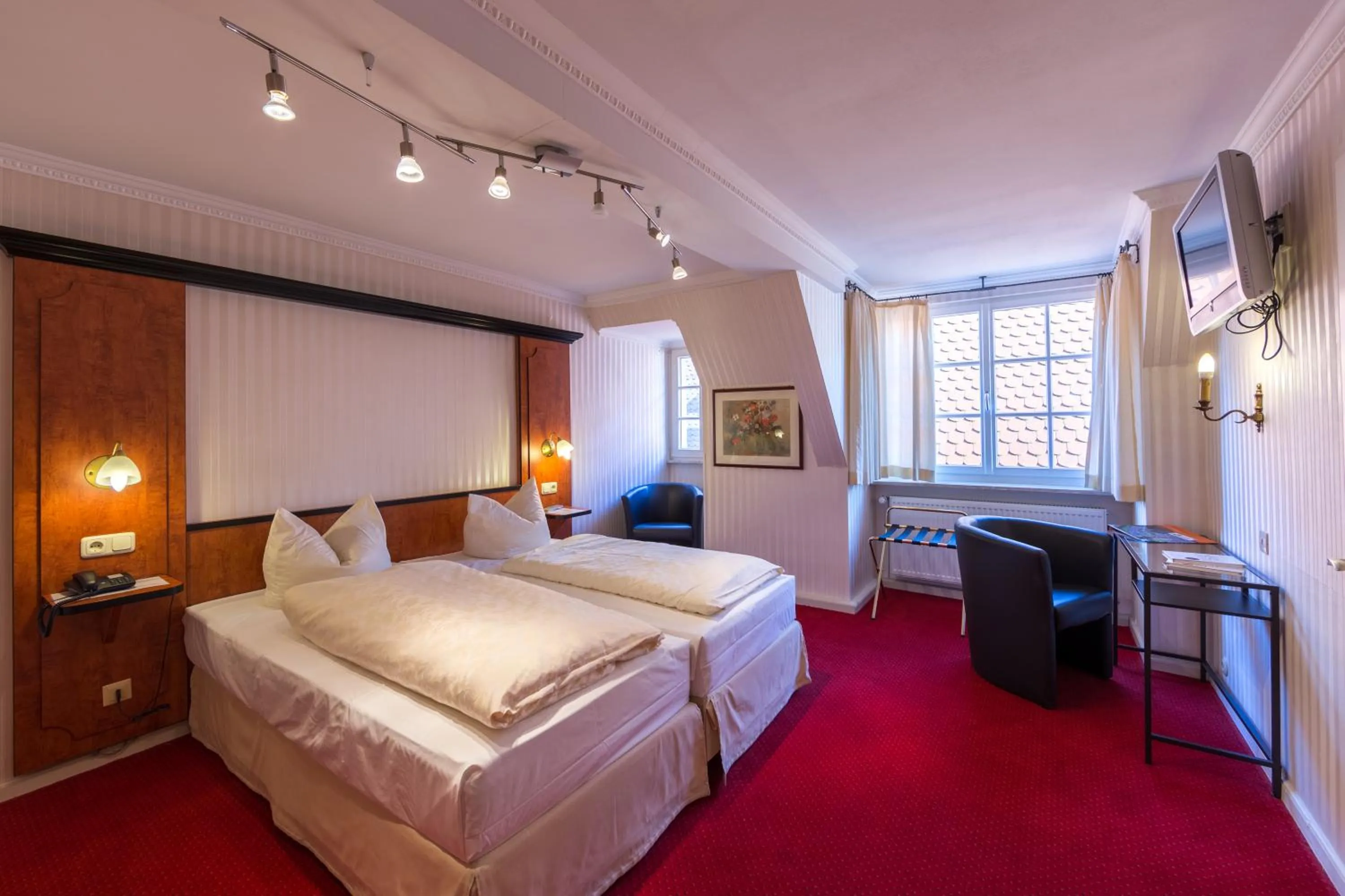 Bed in Gästehaus Plönlein - Hotel Goldener Hirsch Rothenburg