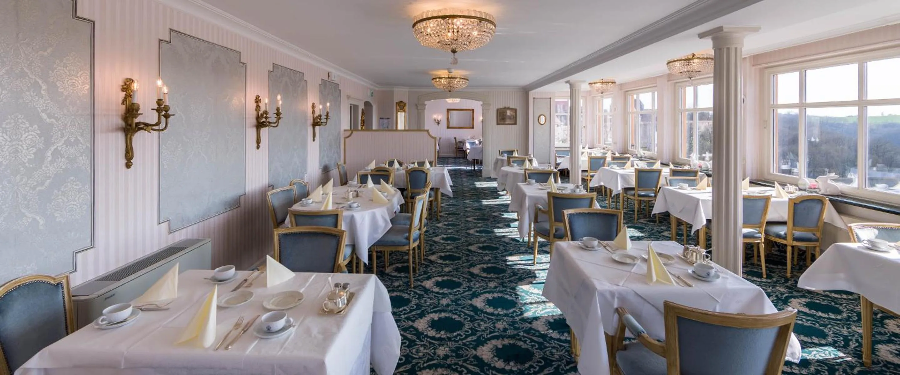 Restaurant/places to eat in Gästehaus Plönlein - Hotel Goldener Hirsch Rothenburg