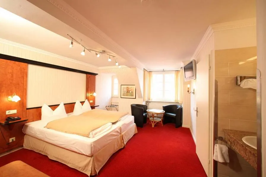 Bed in Gästehaus Plönlein - Hotel Goldener Hirsch Rothenburg