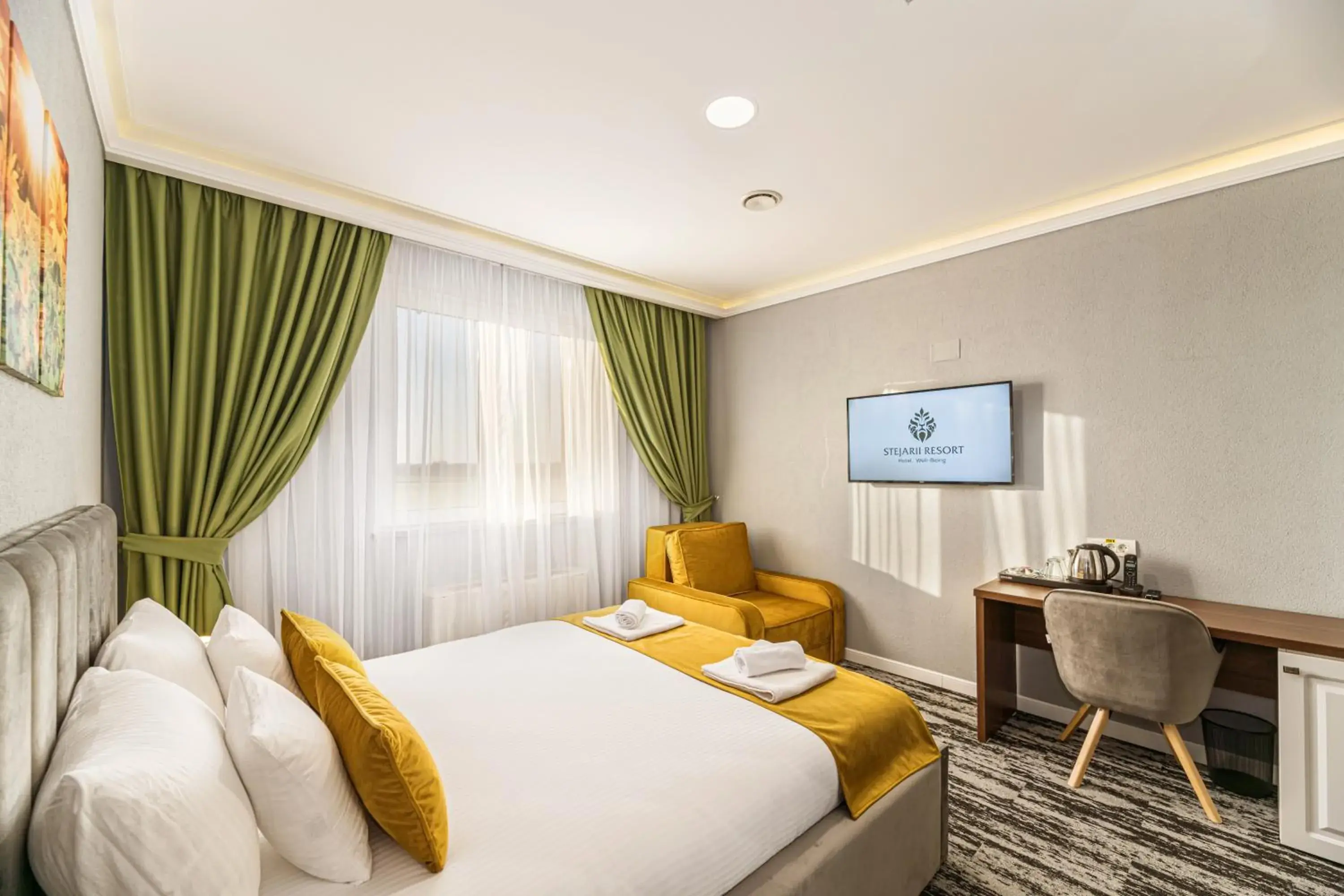 Coffee/tea facilities, Bed in Stejarii Resort Coffee/tea facilities, Bed in Stejarii Resort