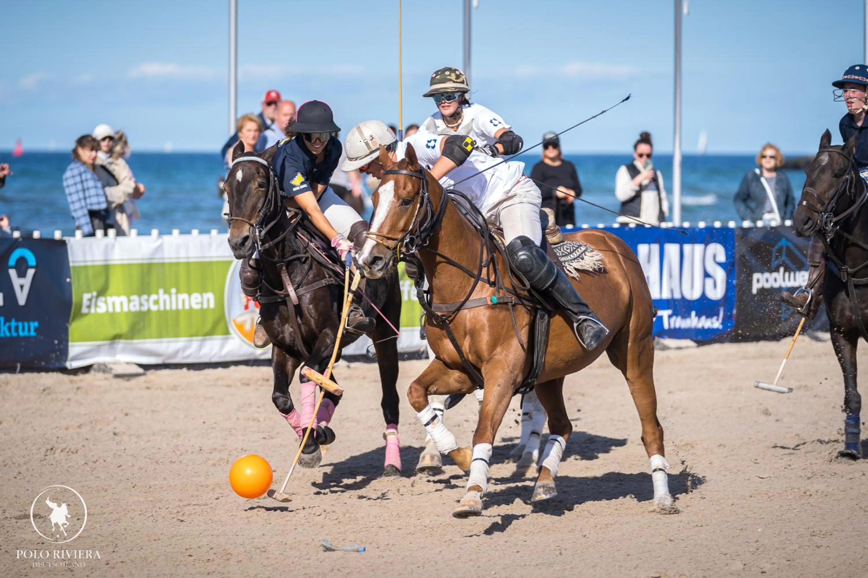 Horse-riding in Runas Air Muc Park Sleep & Fly