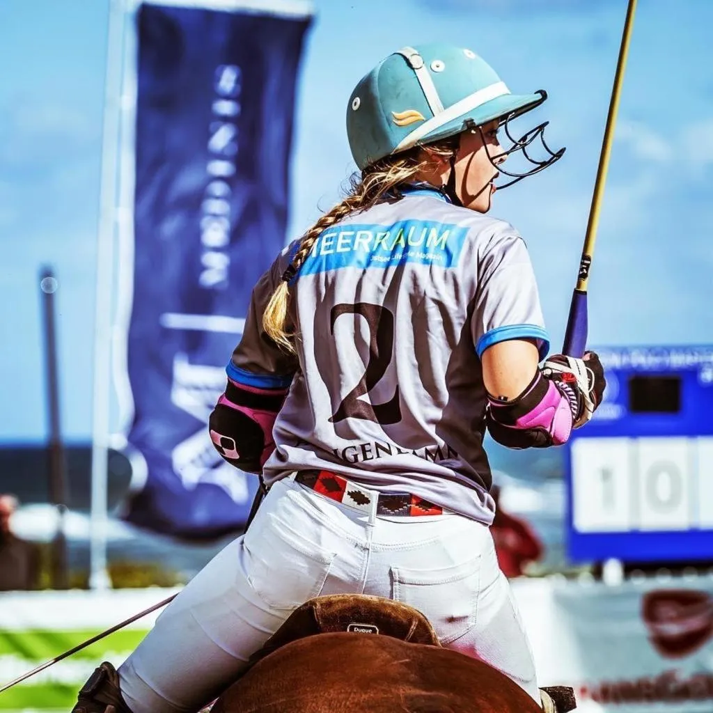 Horse-riding in Runas Air Muc Park Sleep & Fly