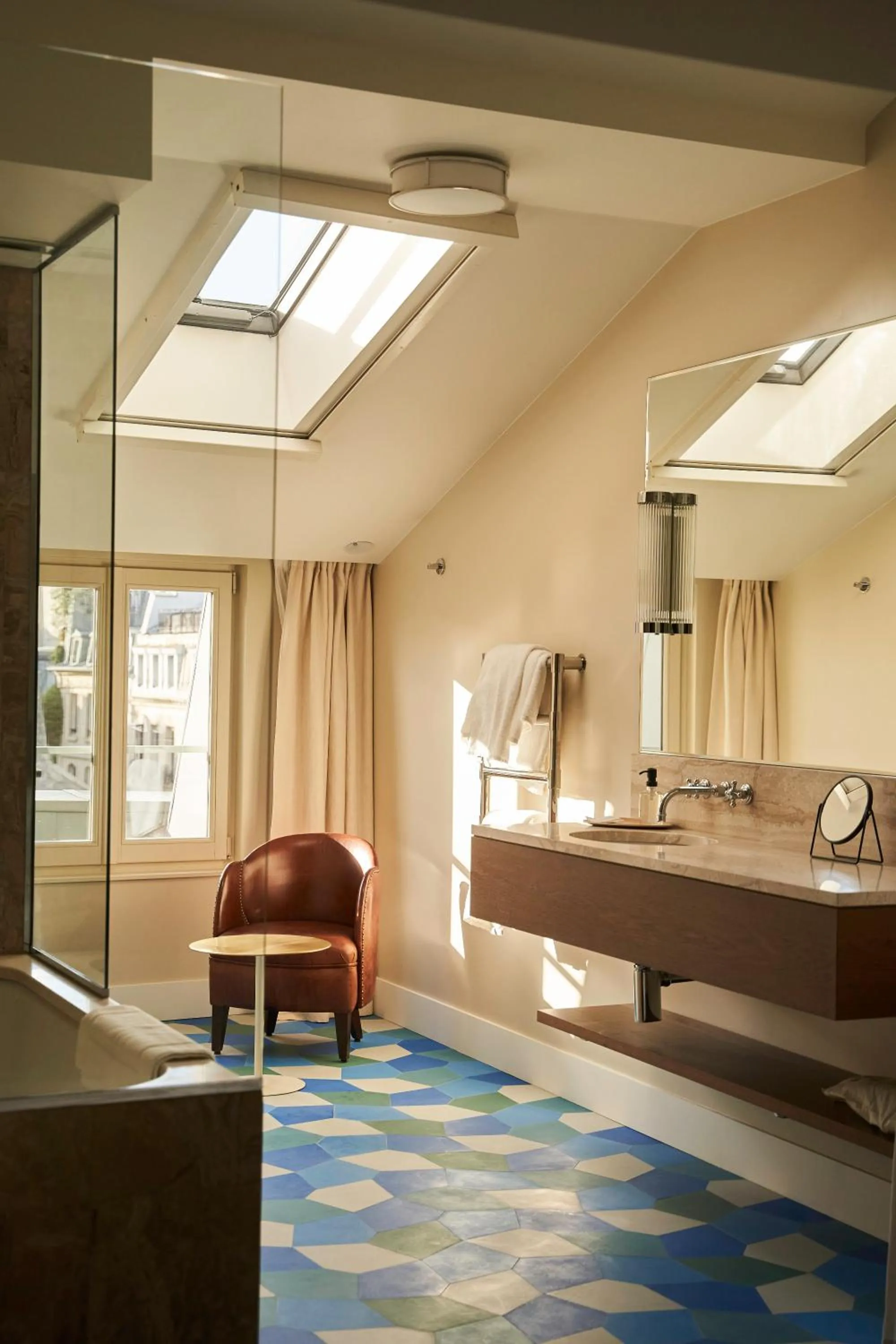 Bathroom, Bed in Hôtel du Sentier