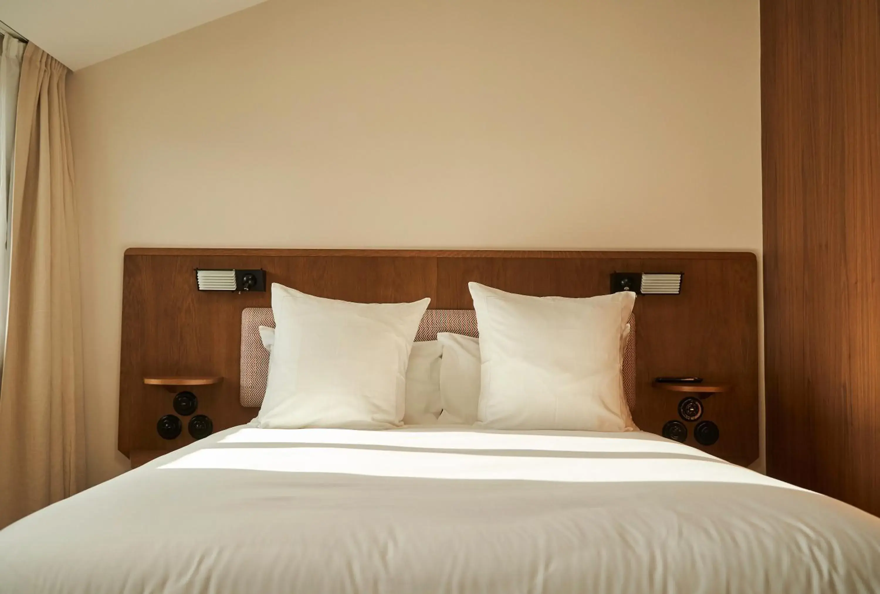 Bedroom, Bed in Hôtel du Sentier Bedroom, Bed in Hôtel du Sentier