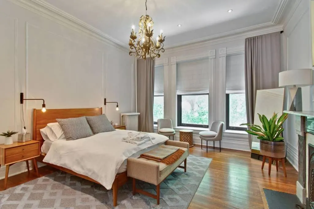 Bedroom, Bed in Historic luxury Townhouse in Downtown Chicago