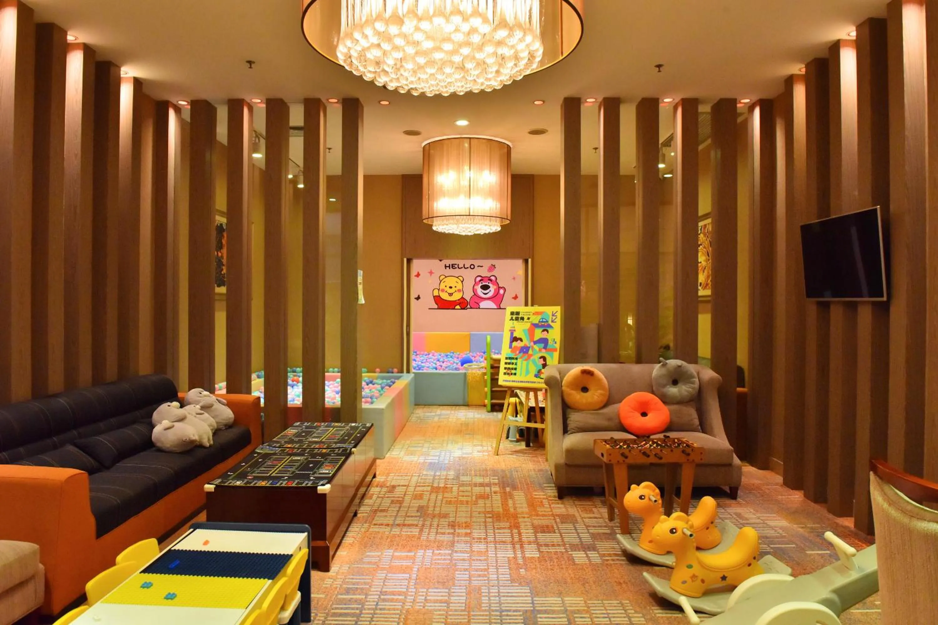 Kids's club in Crowne Plaza Shenzhen Futian, Near to Shenzhen Convention&Exhibition Centre, Shenzhen Stock Exchange and Shenzhen Civic Center, Outdoor Heated Pool