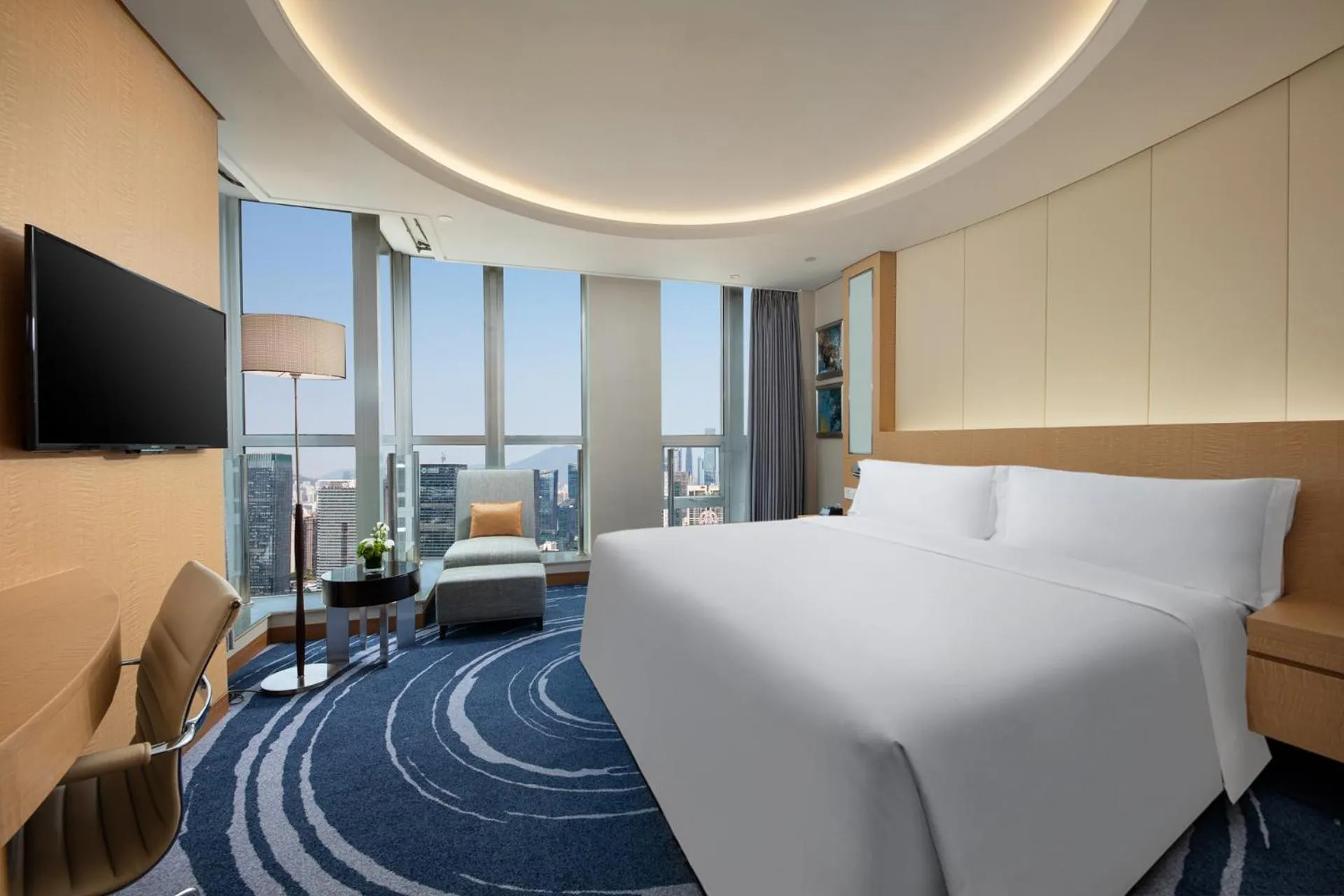 Bed in Crowne Plaza Shenzhen Futian