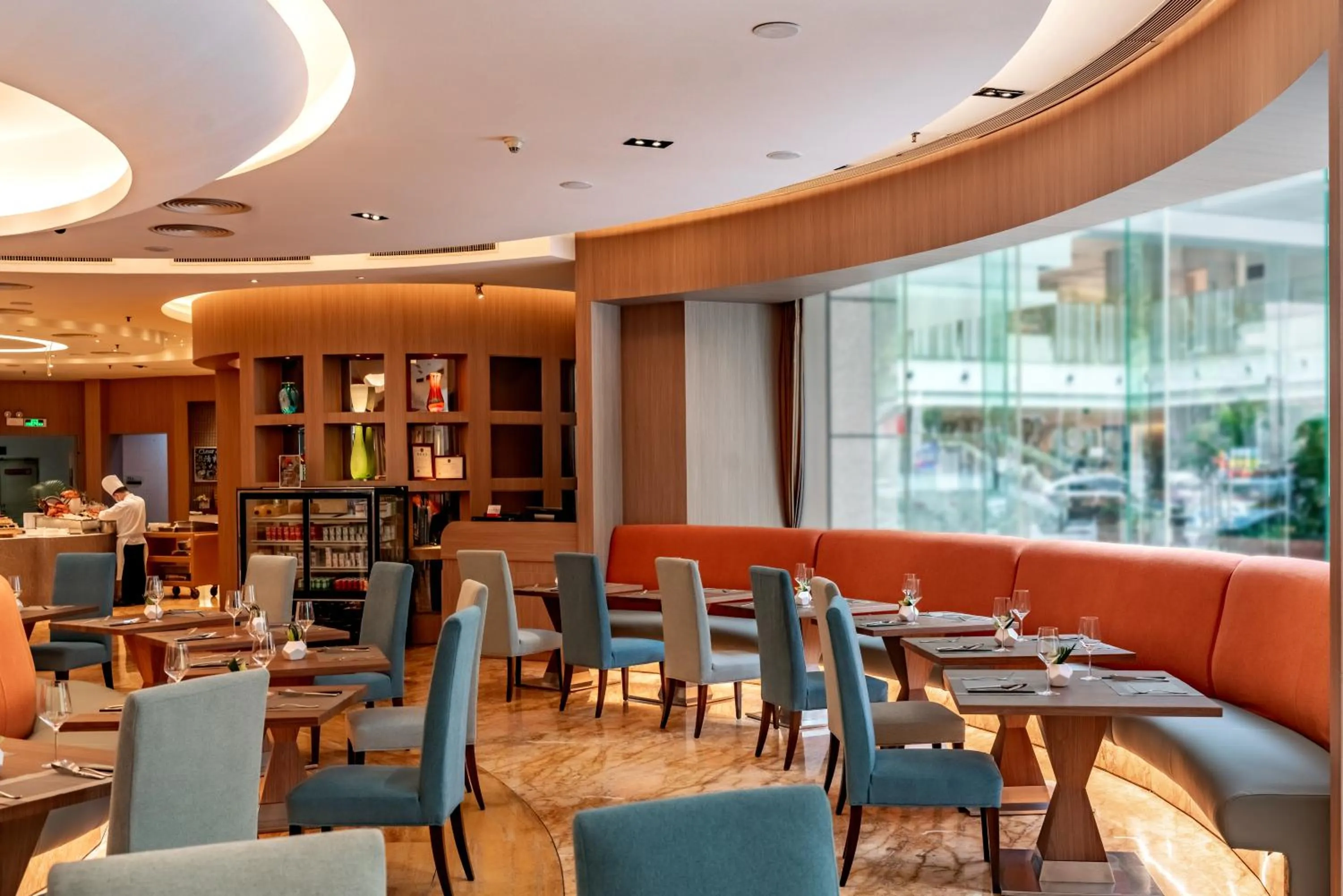 Restaurant/places to eat in Crowne Plaza Shenzhen Futian, Near to Shenzhen Convention&Exhibition Centre, Shenzhen Stock Exchange and Shenzhen Civic Center, Outdoor Heated Pool