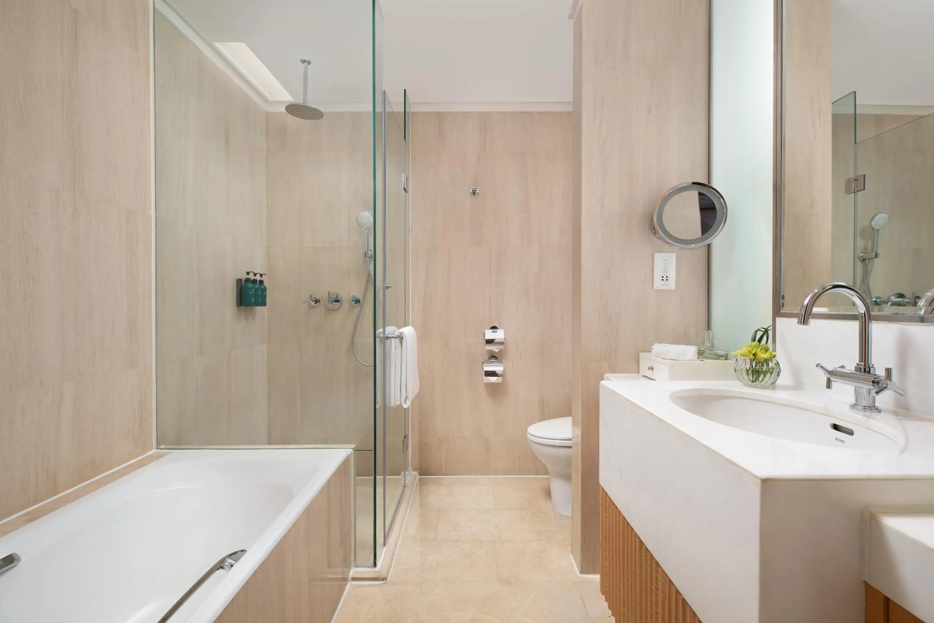 Shower in Crowne Plaza Shenzhen Futian, Near to Shenzhen Convention&Exhibition Centre, Shenzhen Stock Exchange and Shenzhen Civic Center, Outdoor Heated Pool