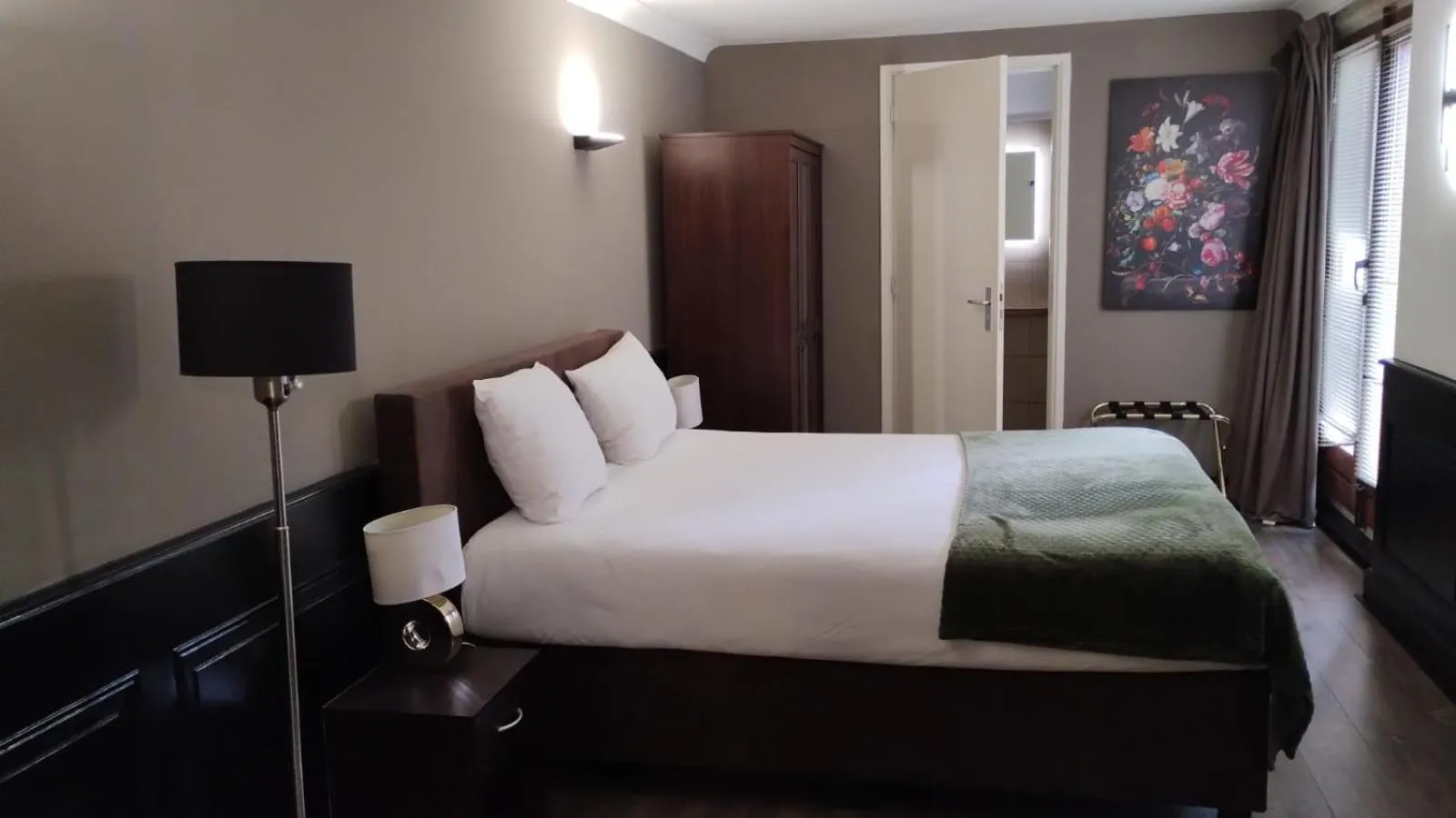 Bedroom, Bed in The Velvet Lodge